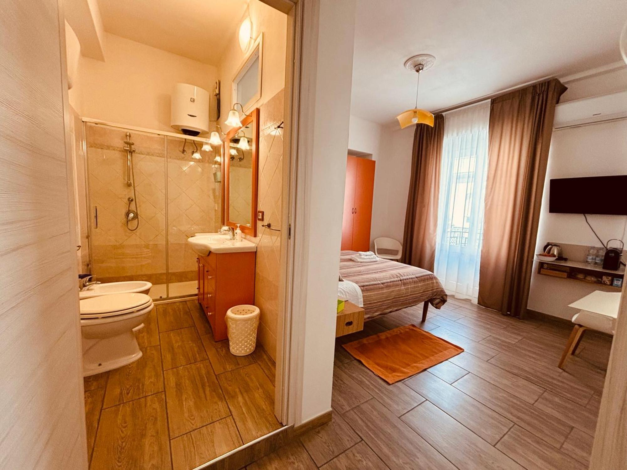Double or Twin Room Private Bathroom