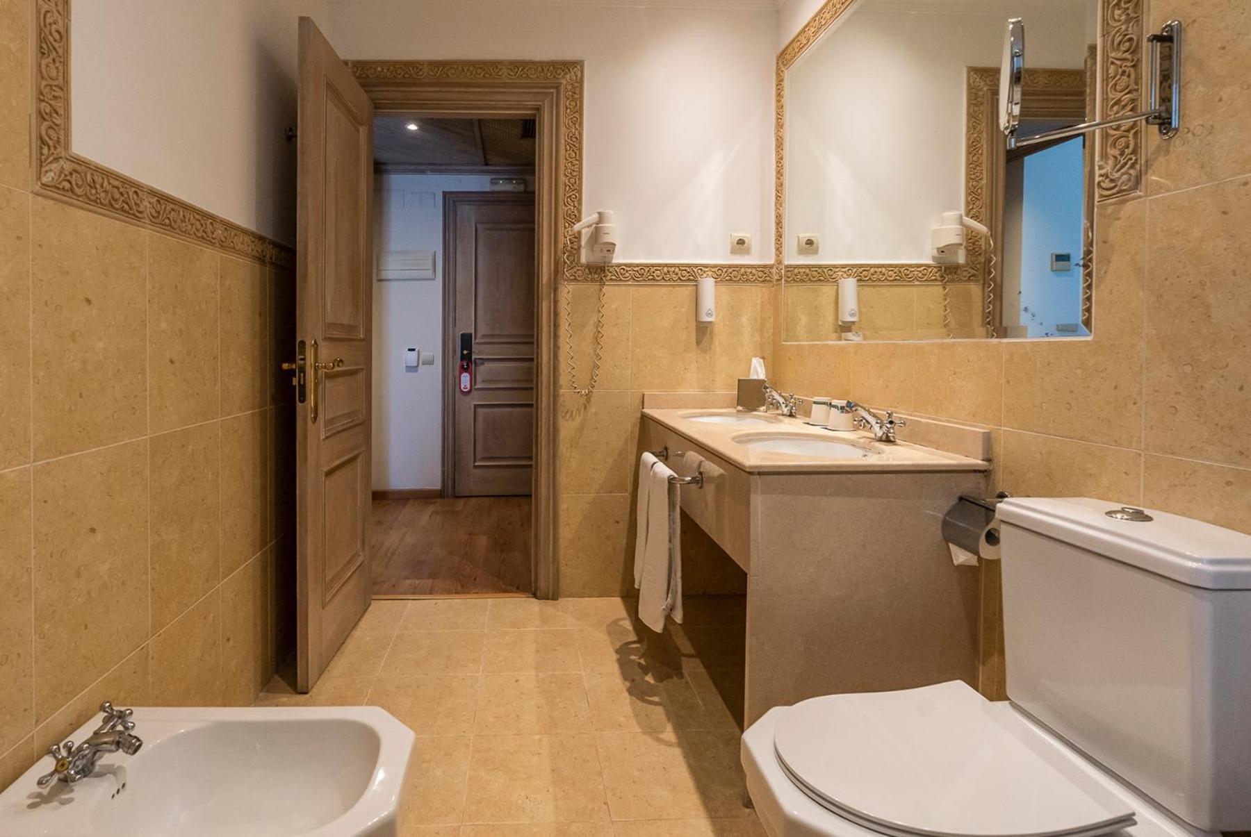 Habitación Doble con vistas al mar (2 adultos + 1 niño)
