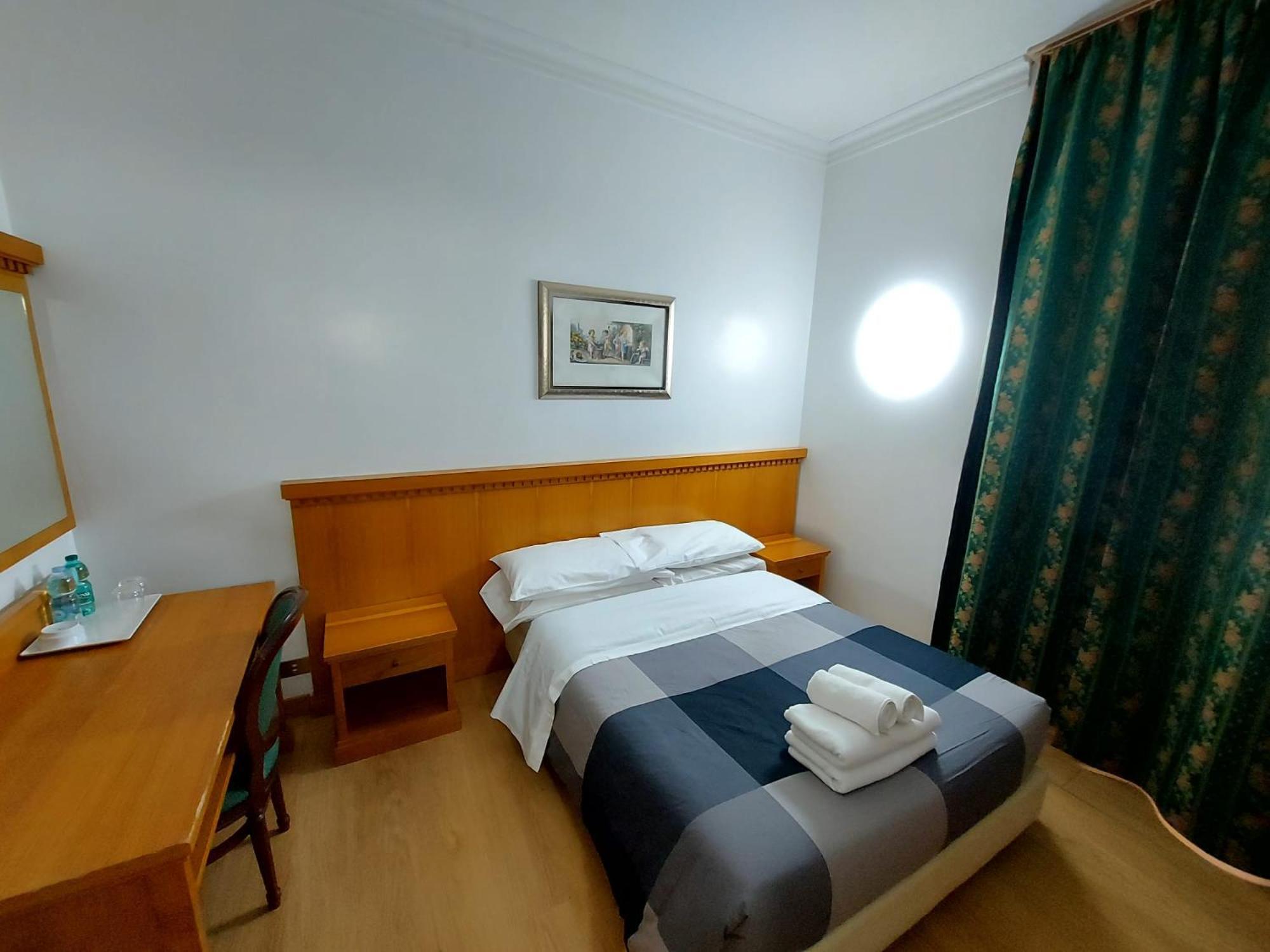 Deluxe Double Room,1507063846:JPEG