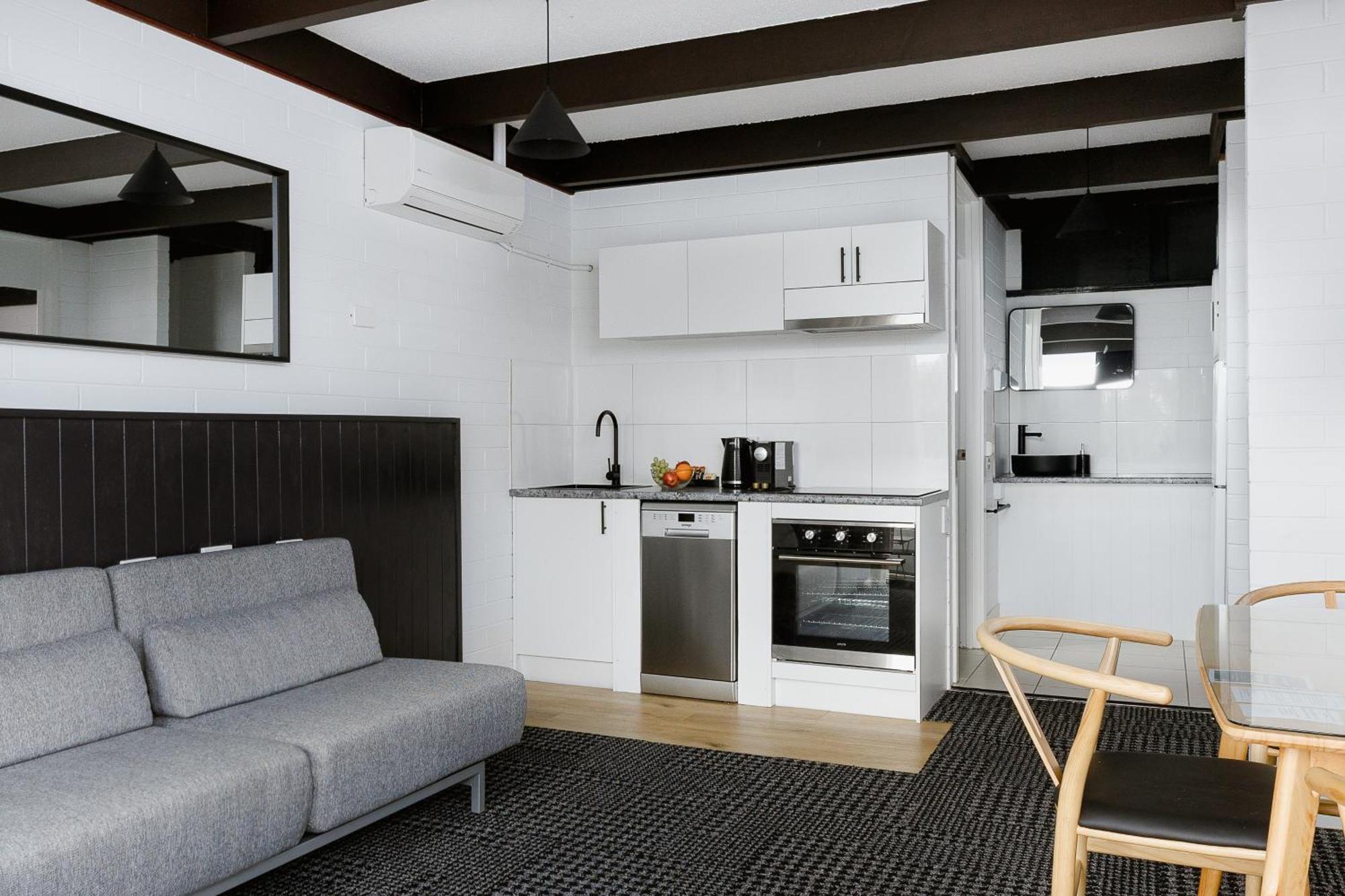 Deluxe Apartment,1533474523:JPEG