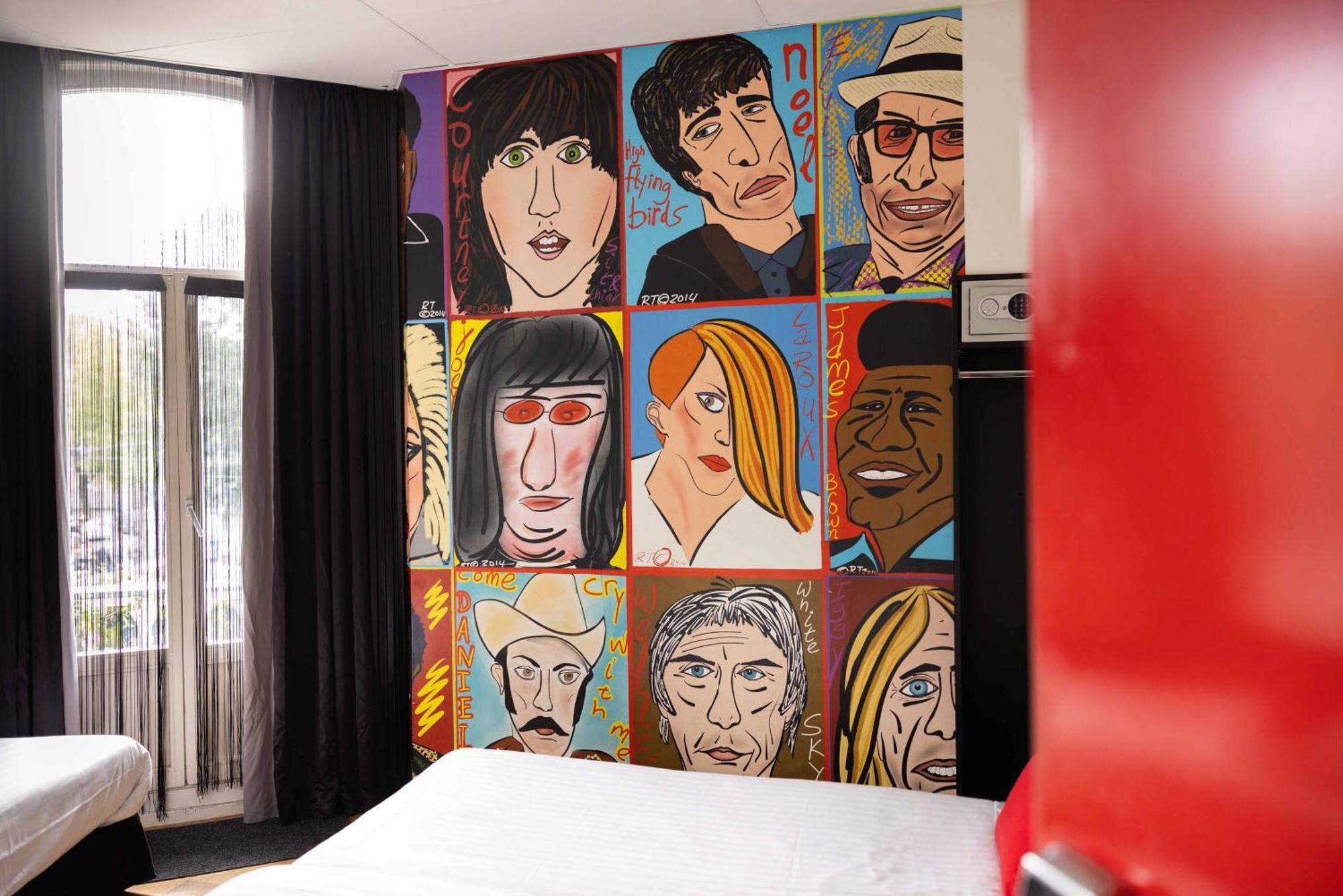 Driepersoonskamer met Gedeelde Badkamer en Toilet