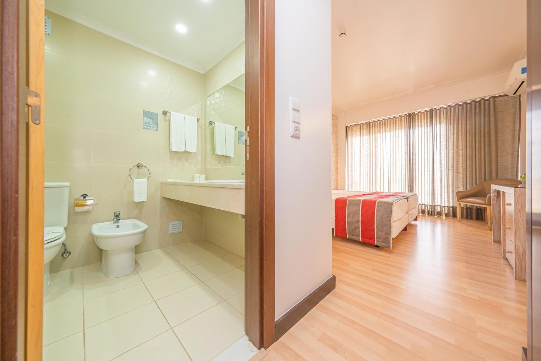 Quarto Duplo ou Twin com Cama Extra (2 Adultos + 1 Criança)