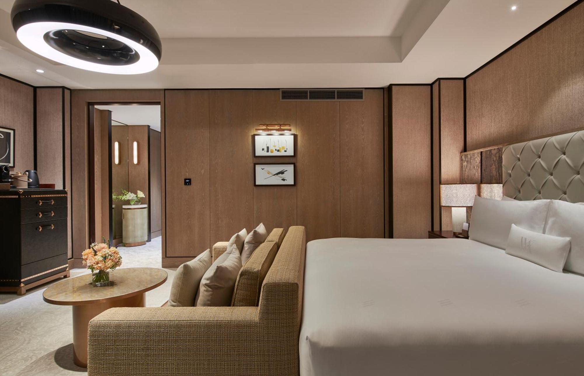 Deluxe King Room DIFC Skyline View