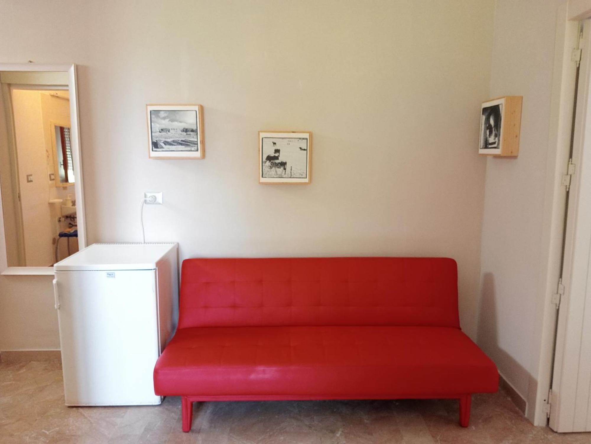 Two-Bedroom Apartment with Balcony,1526971621:JPEG