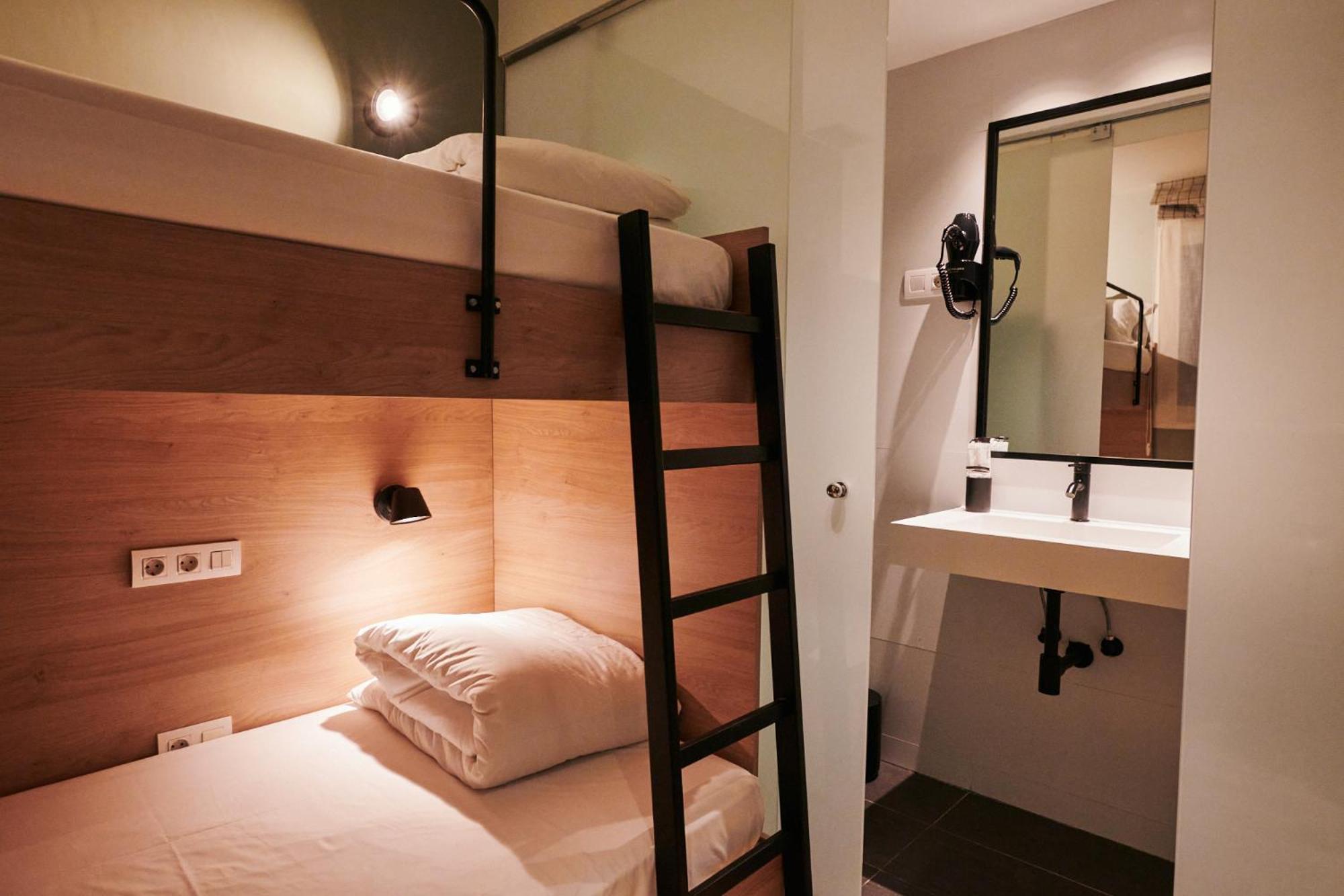 Quarto com 2 Camas de Solteiro