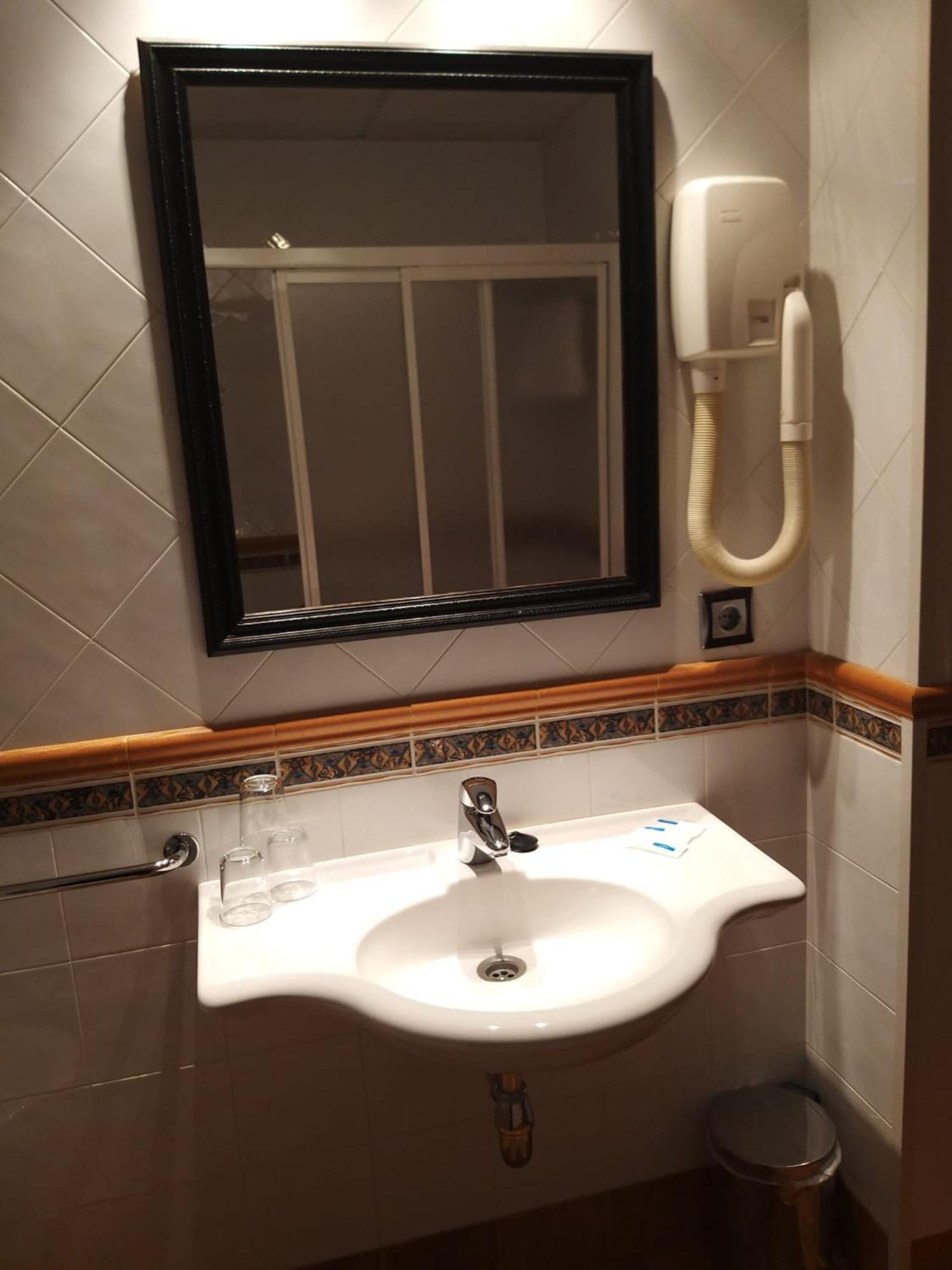 Double Room with Extra Bed,1530670912:JPEG