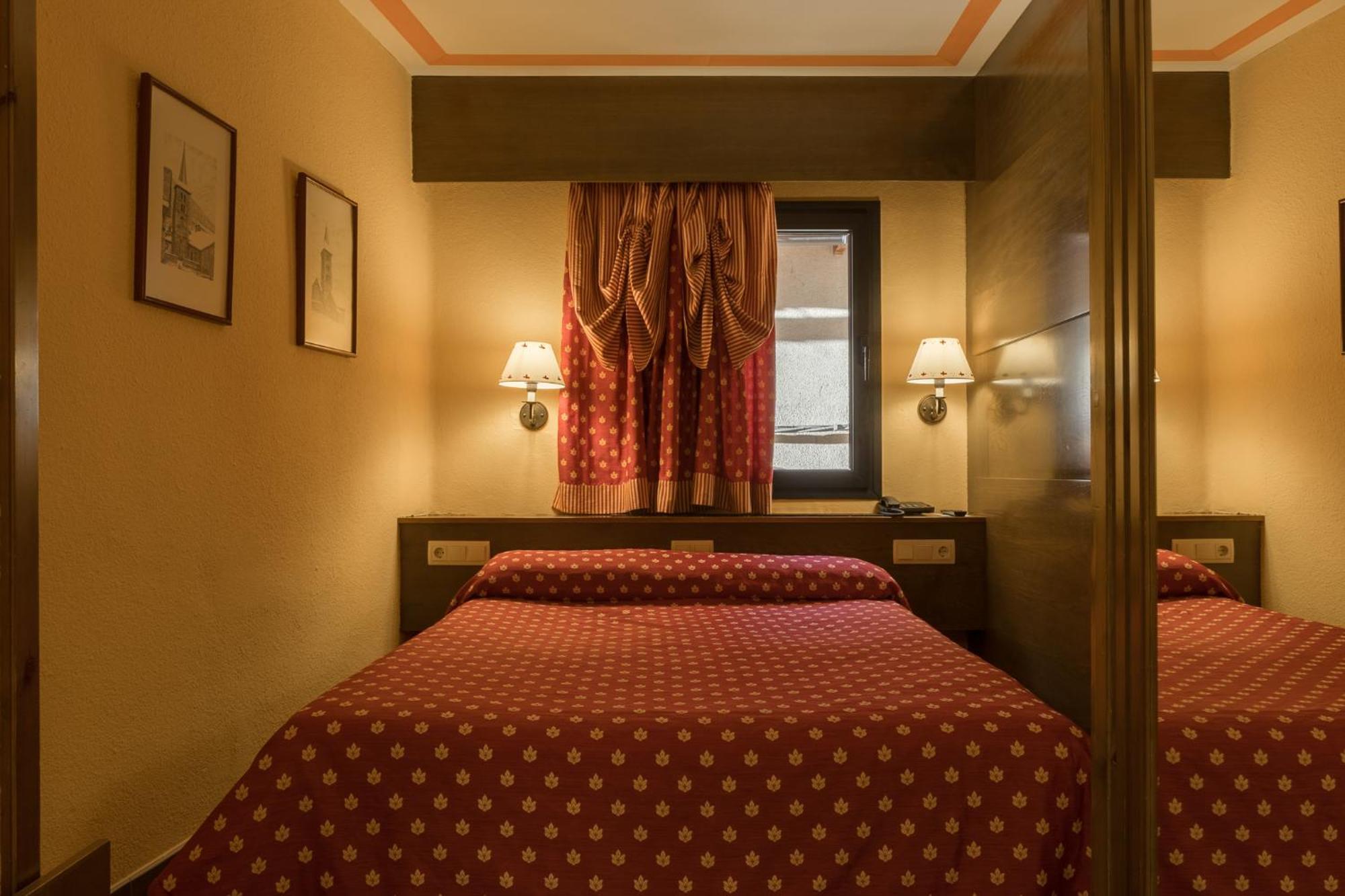 Chambre Triple sans Vue (2 Adultes + 1 Enfant)