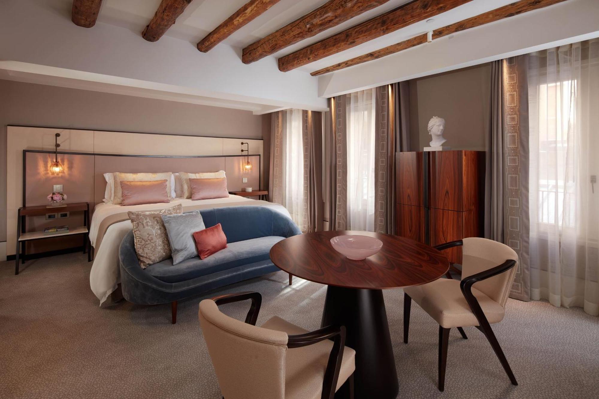 Superior Deluxe King Room,1536257092:JPEG