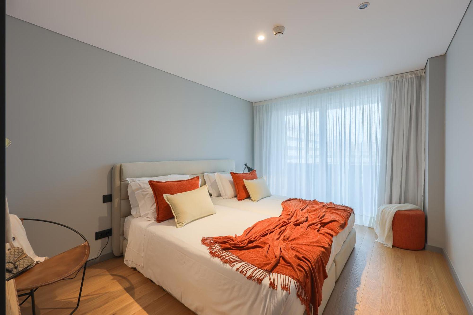 One-Bedroom Apartment Balcony,1616536107:JPEG