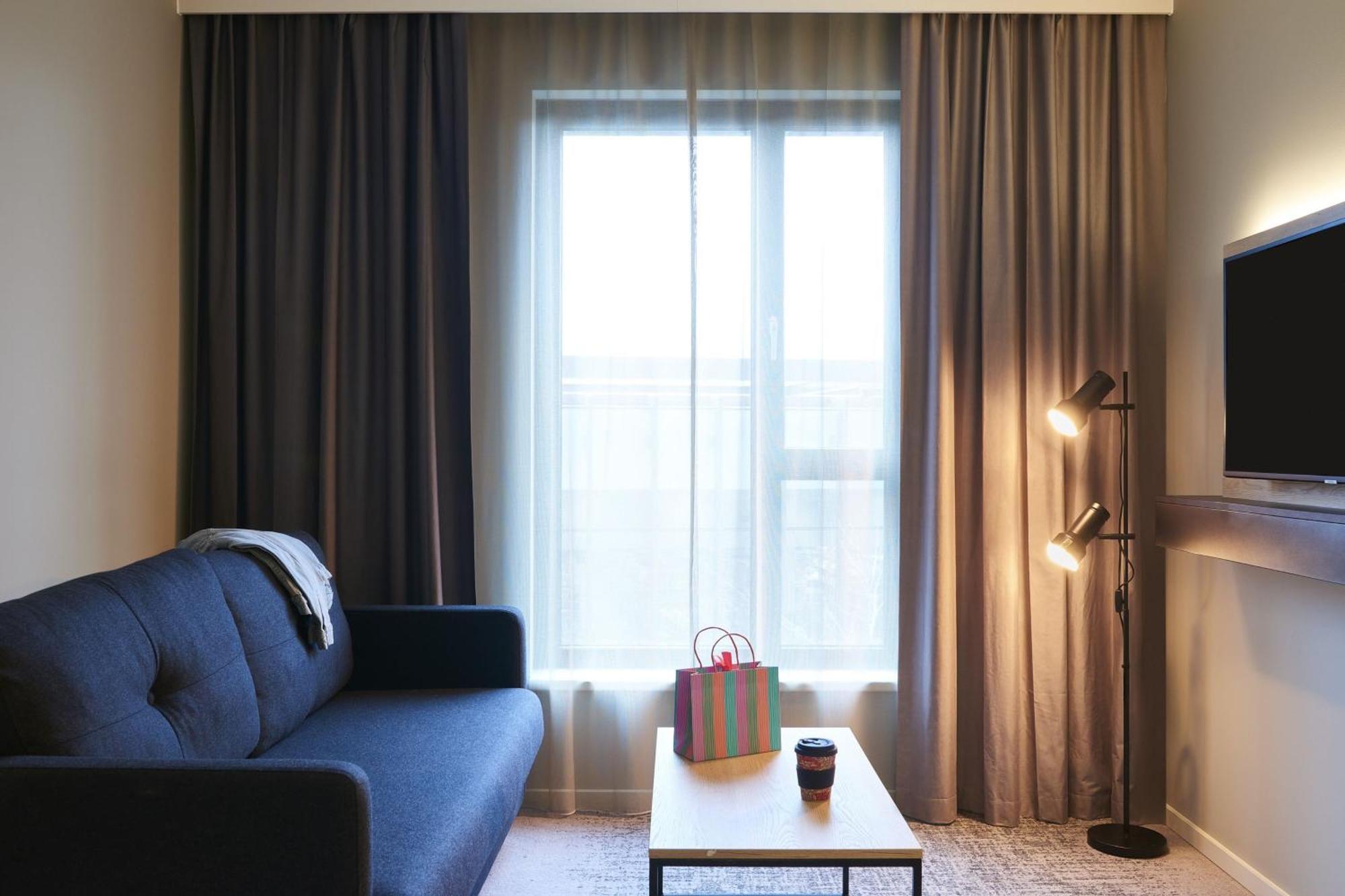 Moxyfied Family Sleeper, Guest room, 1 Queen, Sofa bed,1539574948:JPEG