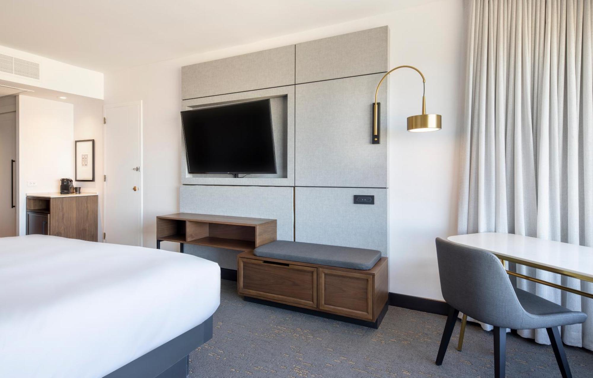 Kamer met 1 Kingsize Bed en Uitzicht op Bergen
