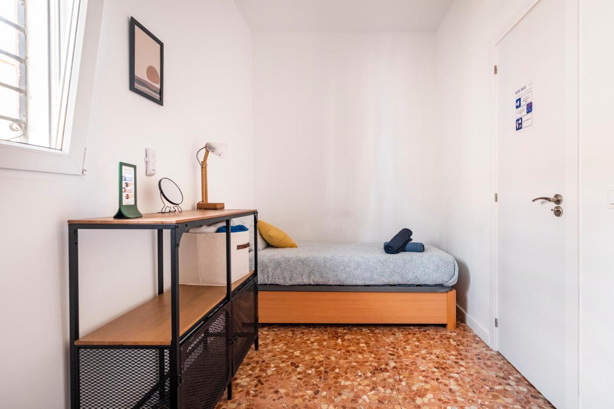 Standard Single Room with Shared Bathroom,1540566928:JPEG