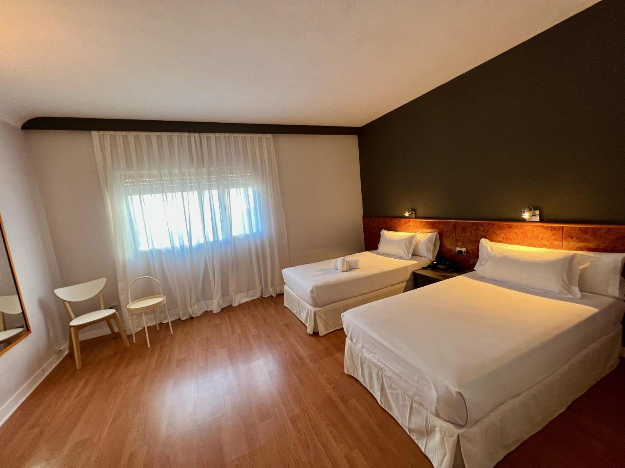 Triple Family Room (2 beds),1627992471:JPEG