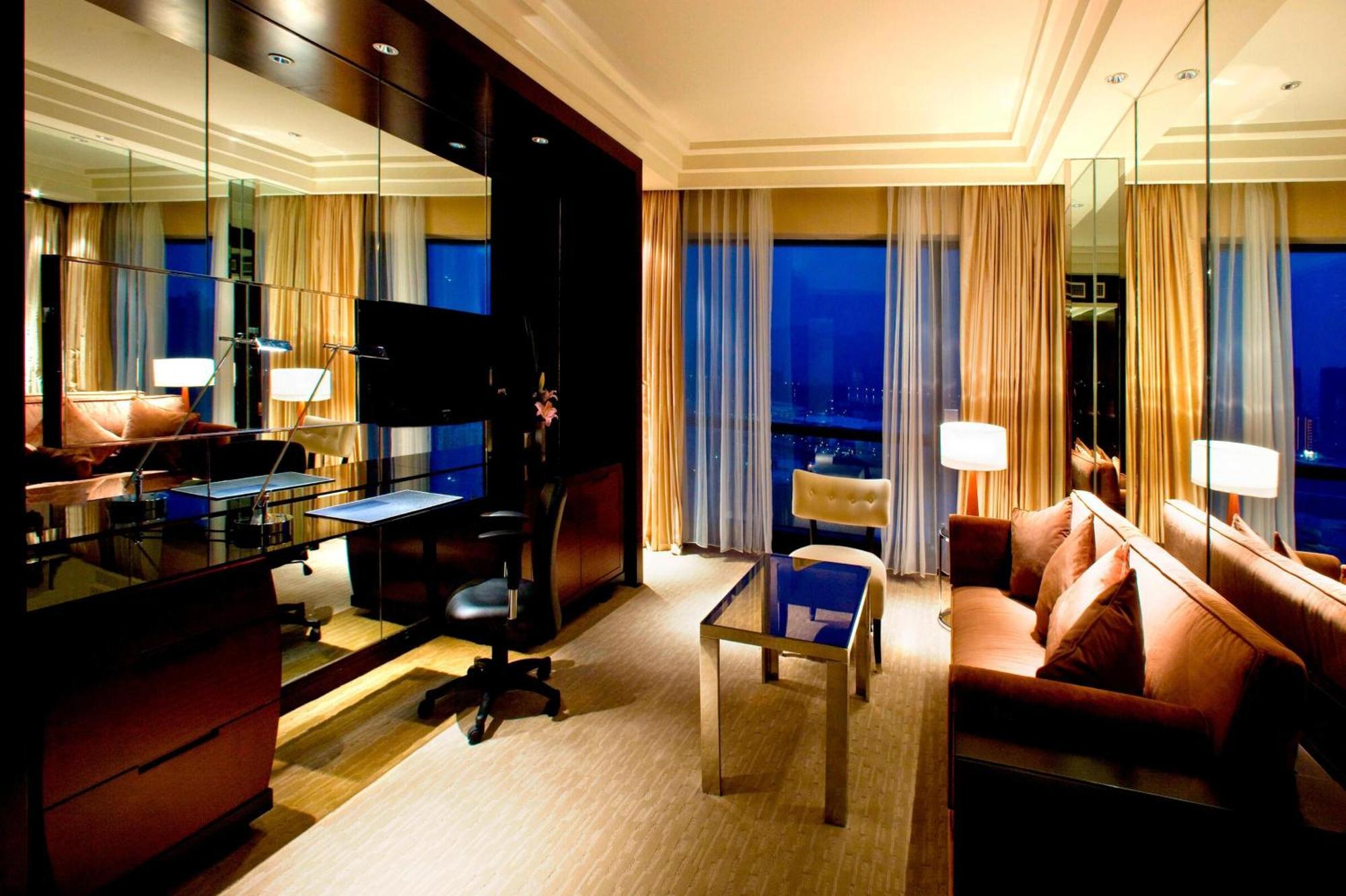 Traditional Suite, 1 Bedroom Executive Suite, 1 King,1543772047:JPEG