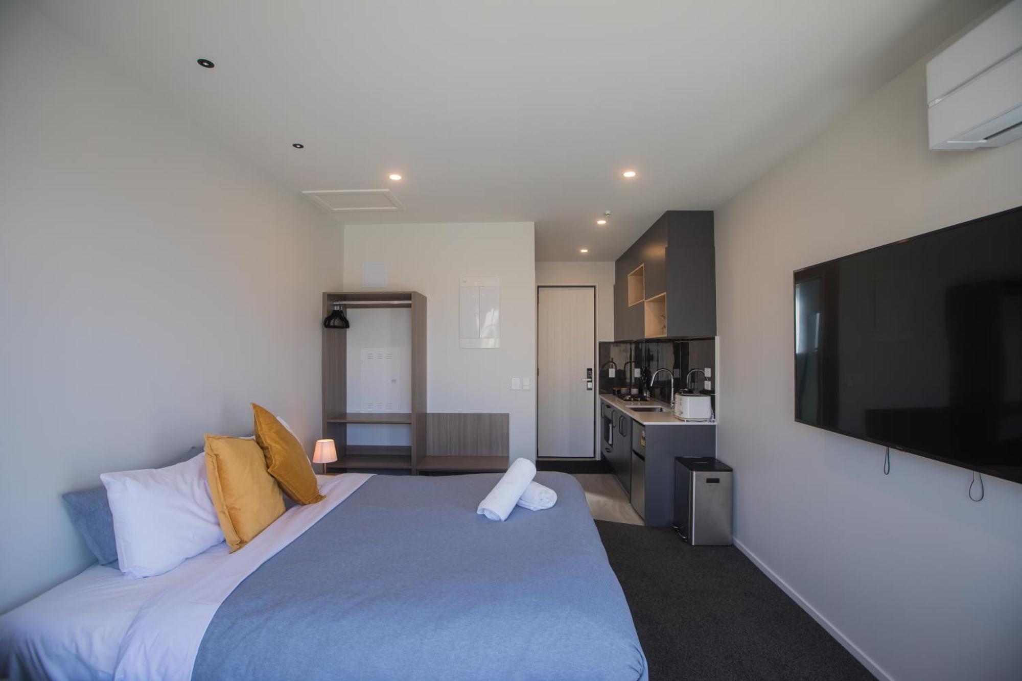 One-Bedroom King Studio