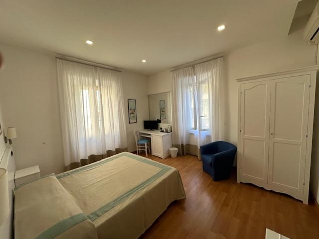 Standard Double or Twin Room,1544778160:JPEG