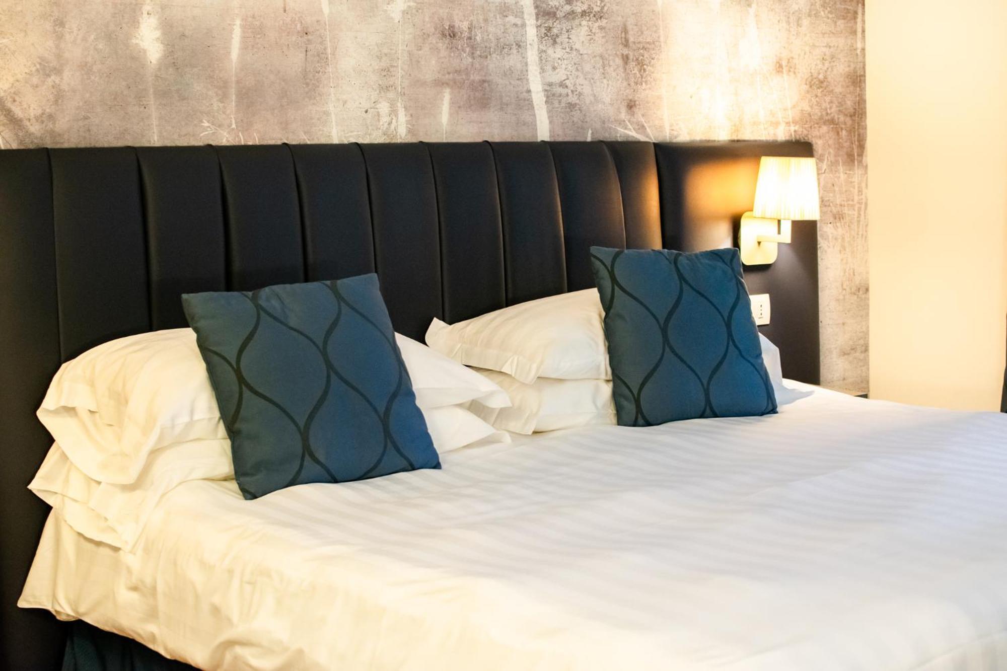 Superior Double or Twin Room,684478485:JPEG