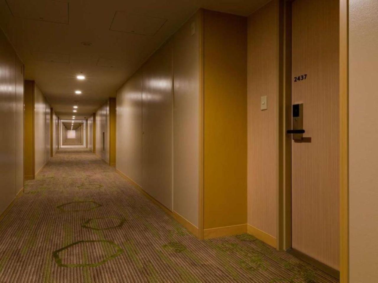 Deluxe Twin Room with Extra Bed, Non-Smoking (30.6sqm)
