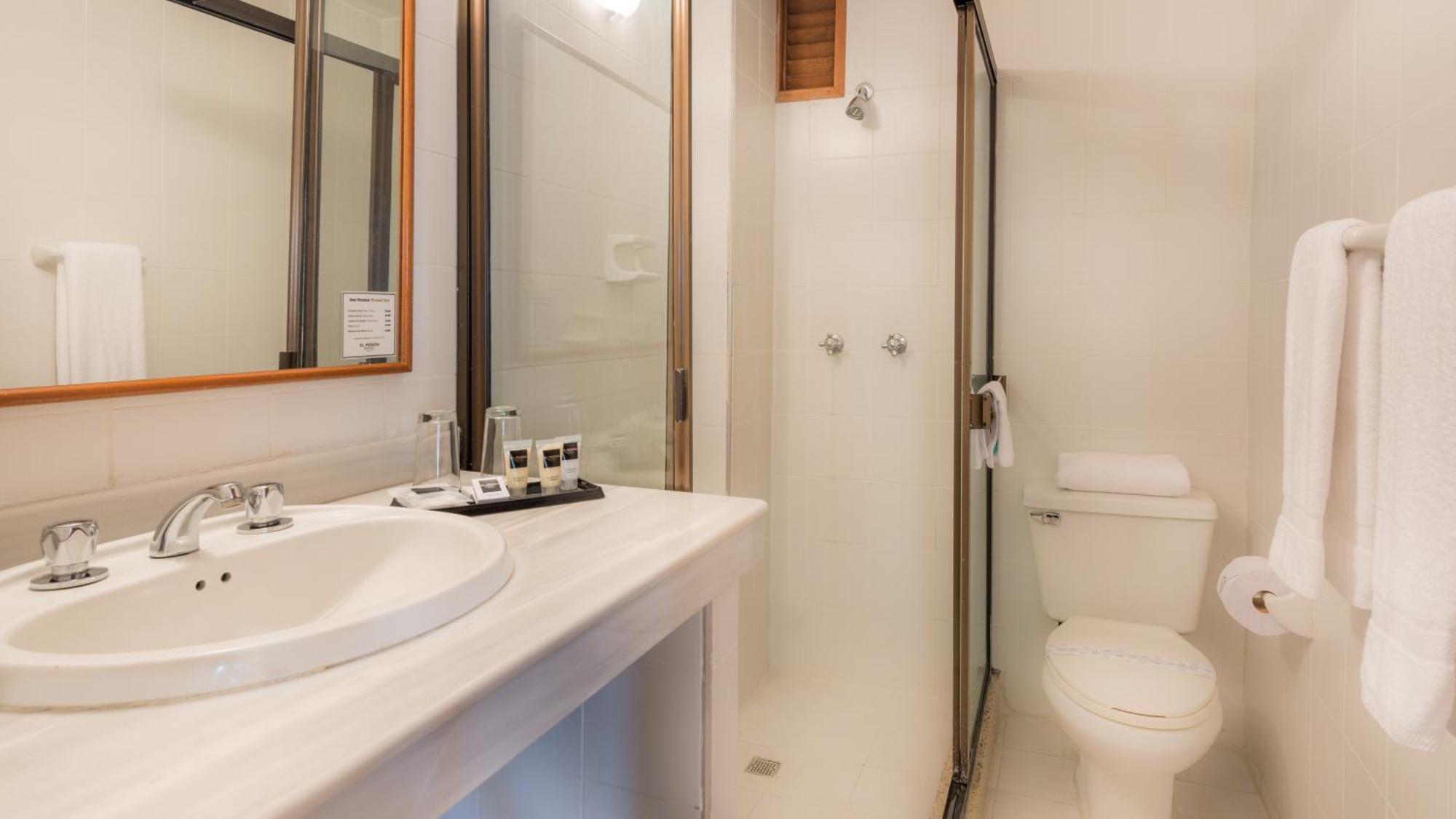 Quarto Duplo Standard com 2 Camas de Casal