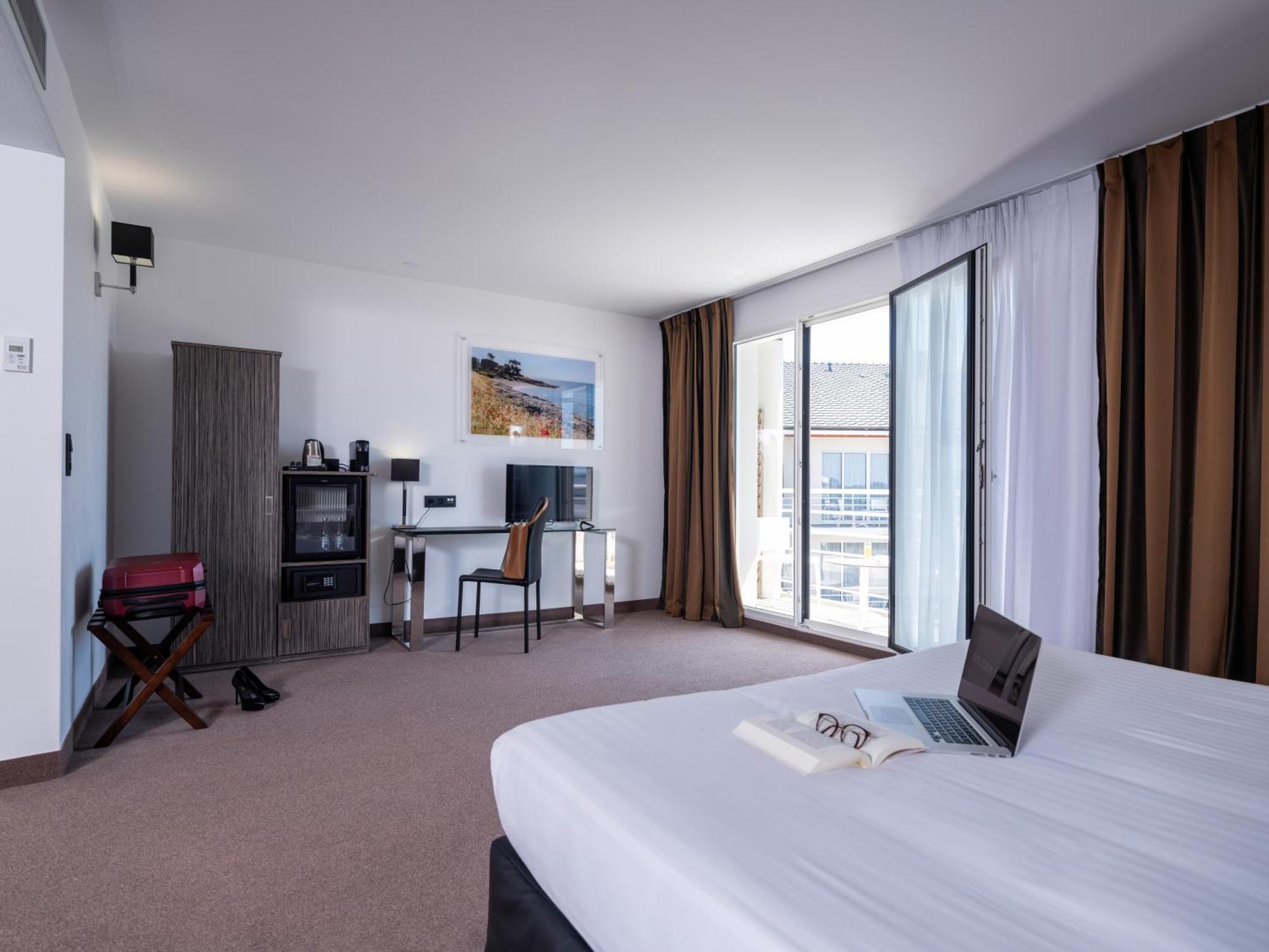 Deluxe Suite