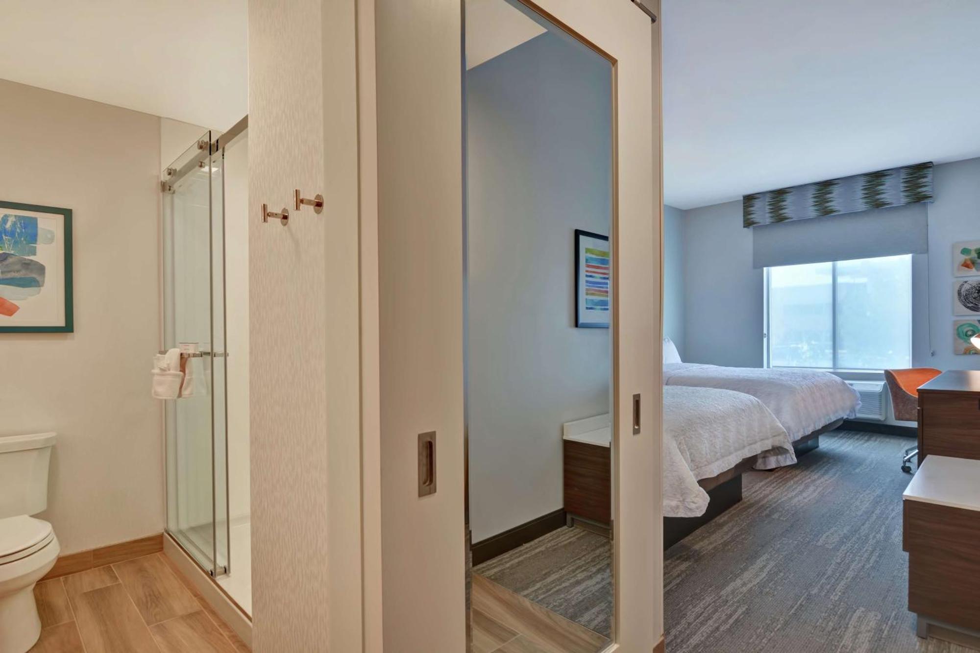 Queen Room with Two Queen Beds - Non-Smoking,1551386632:JPEG