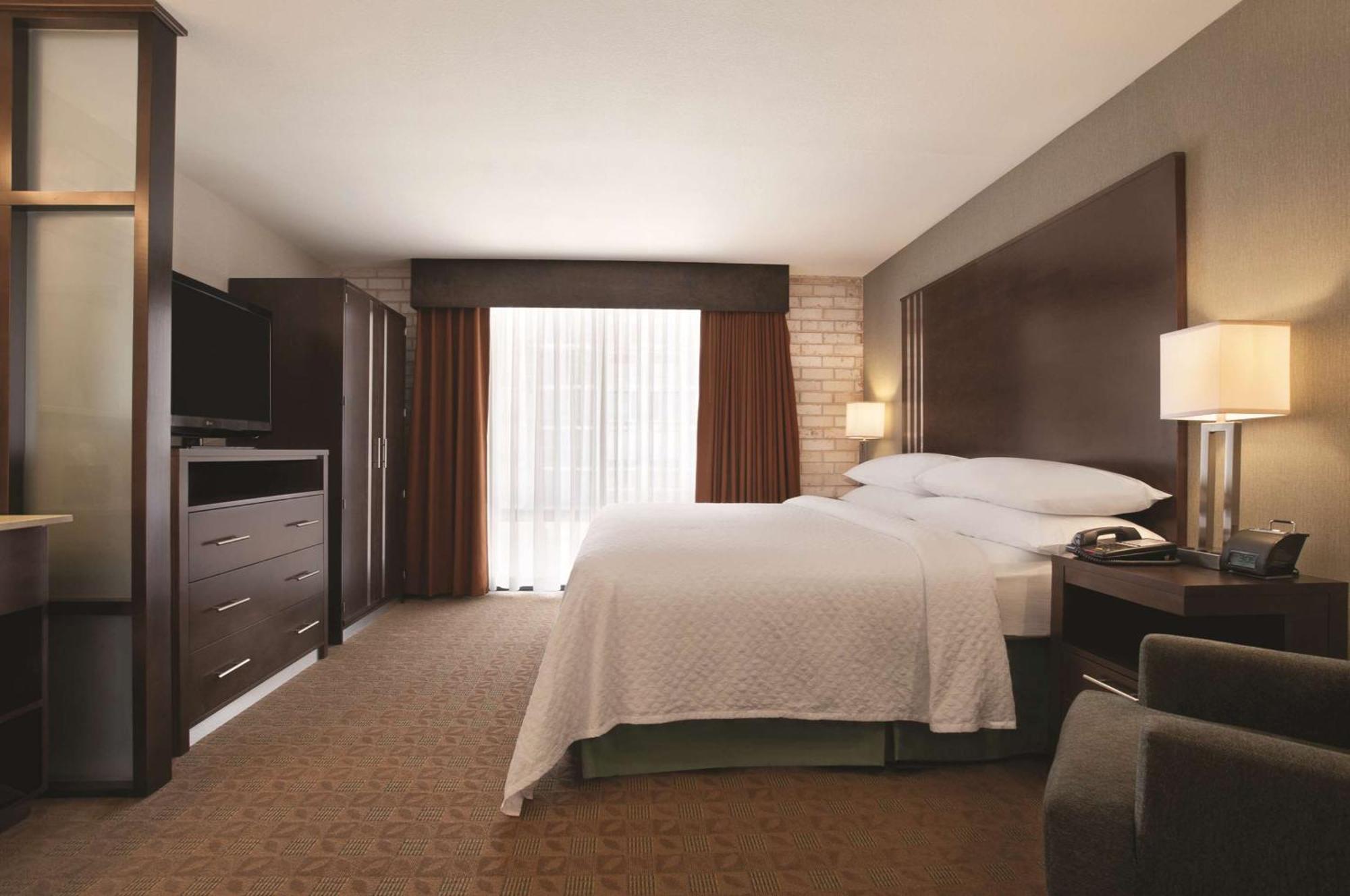 Two-Room King Suite - Non-Smoking,1551409819:JPEG