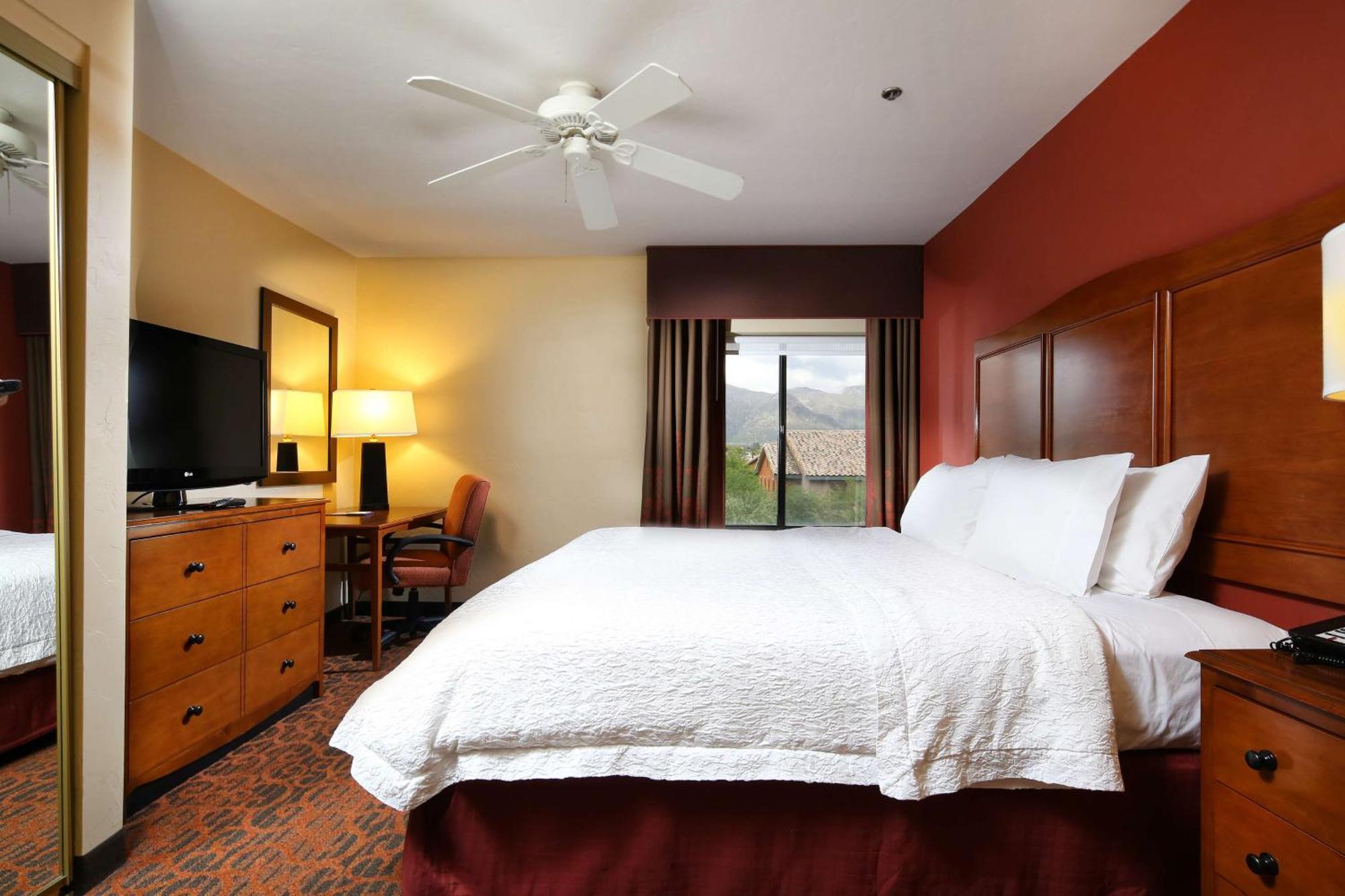 King Room with King Bed - Non-Smoking