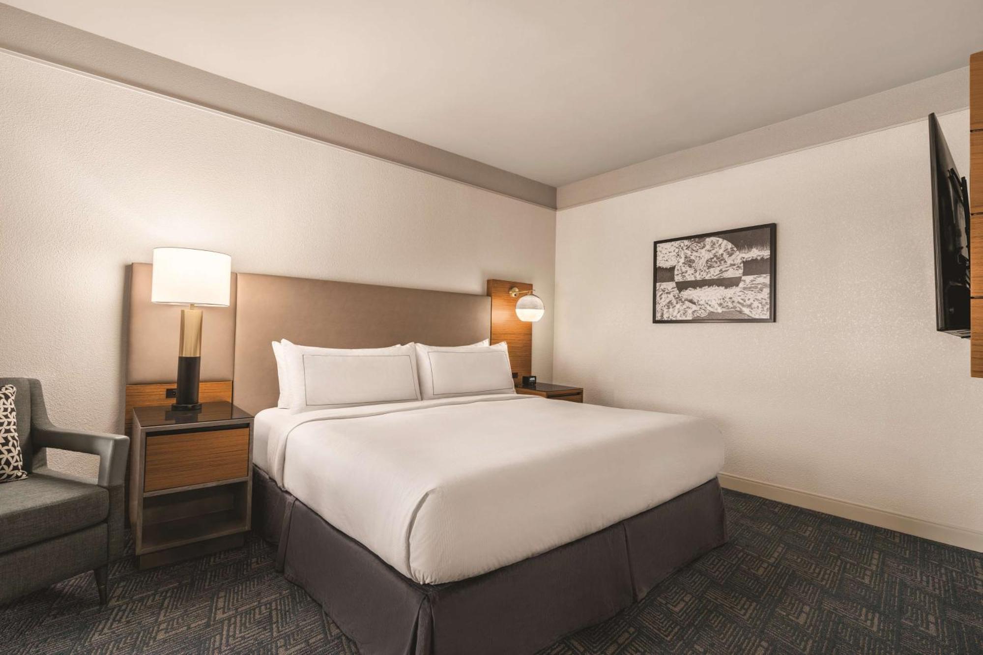 King Room with Patio - Non smoking