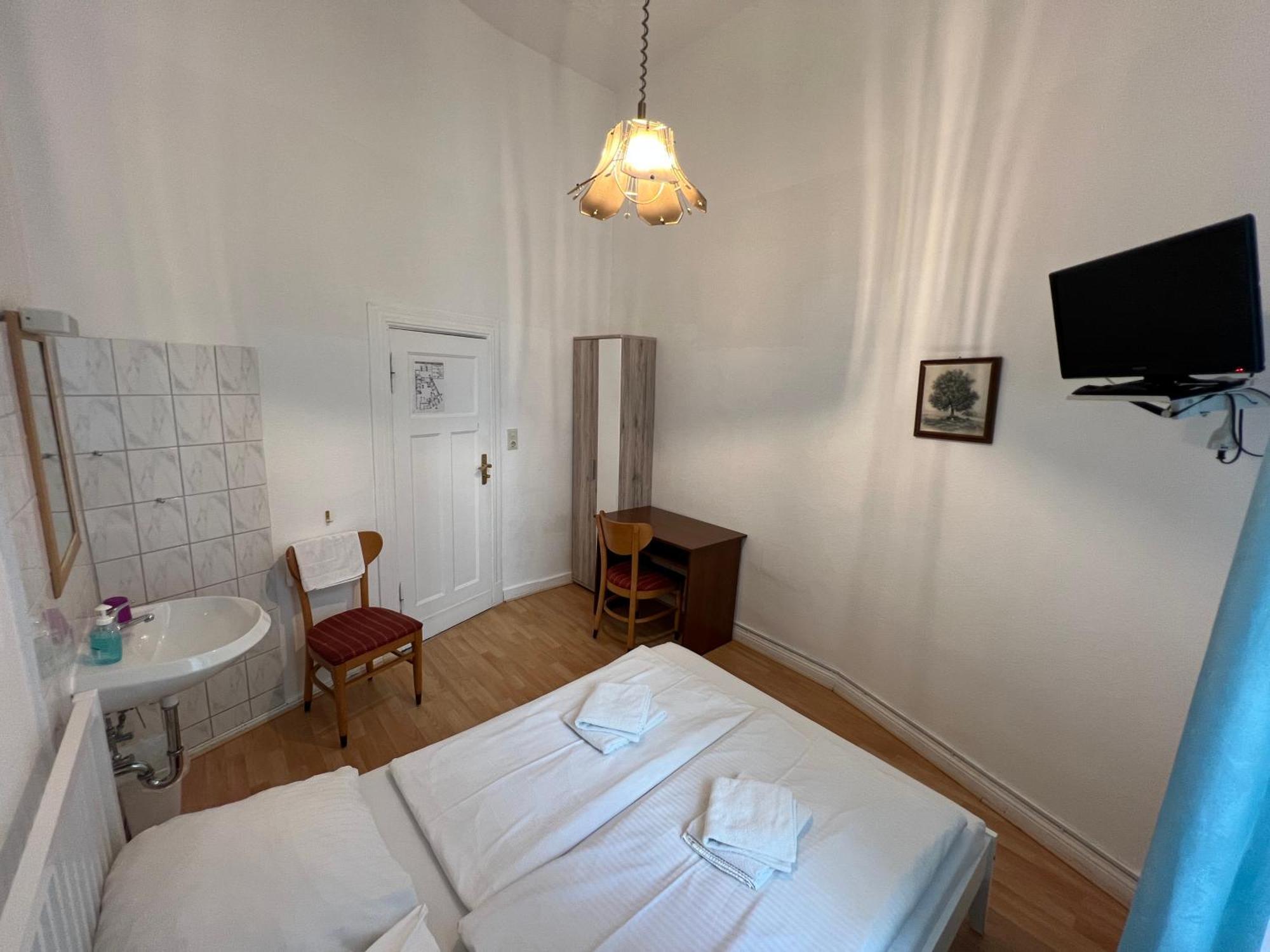 Standaard Tweepersoonskamer met Gedeelde Badkamer