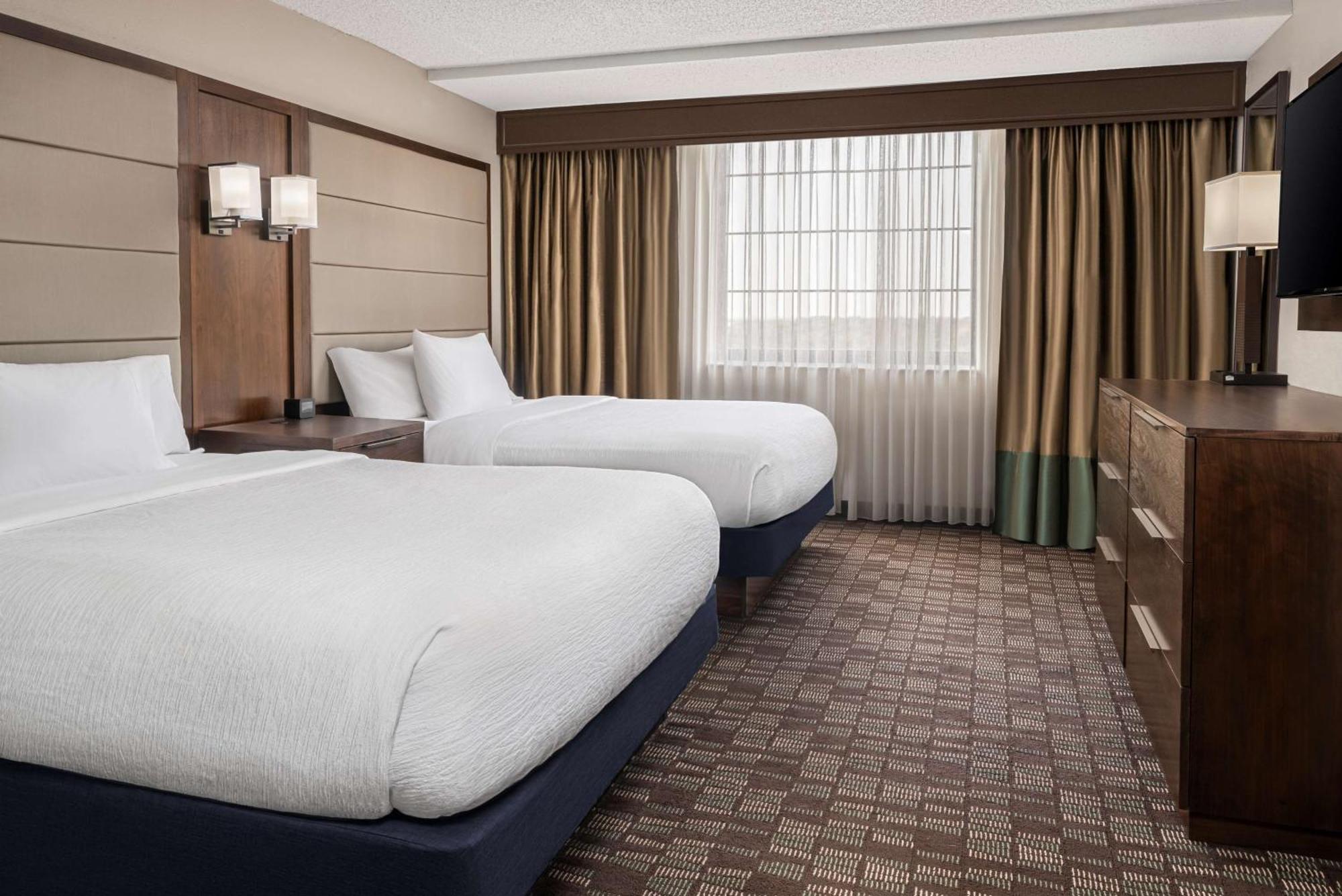 Double Room with Two Double Beds - Mobility Accessible/Tub,1551972040:JPEG