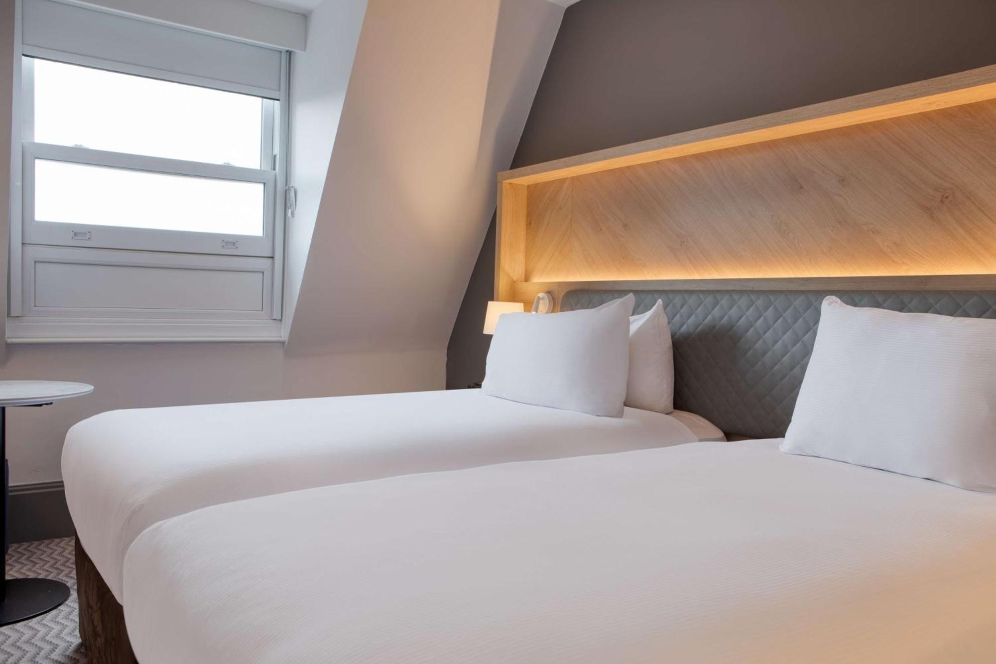 Quarto com 2 Camas de Solteiro