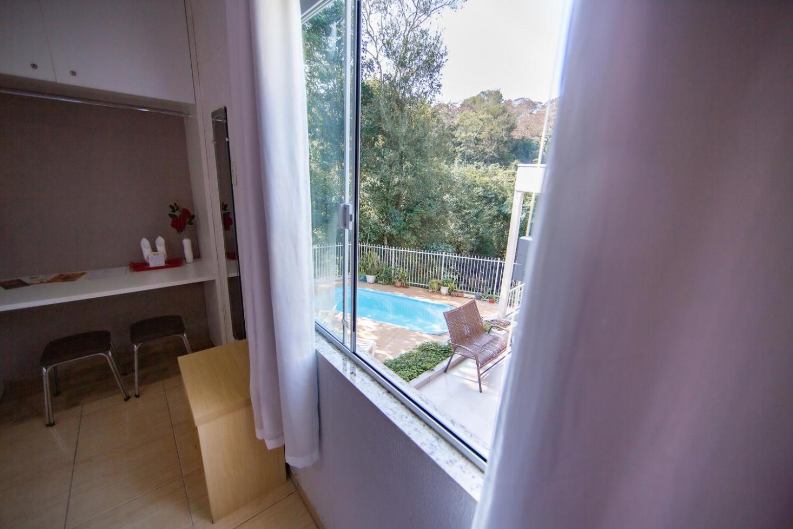 Queen Suite Pool View