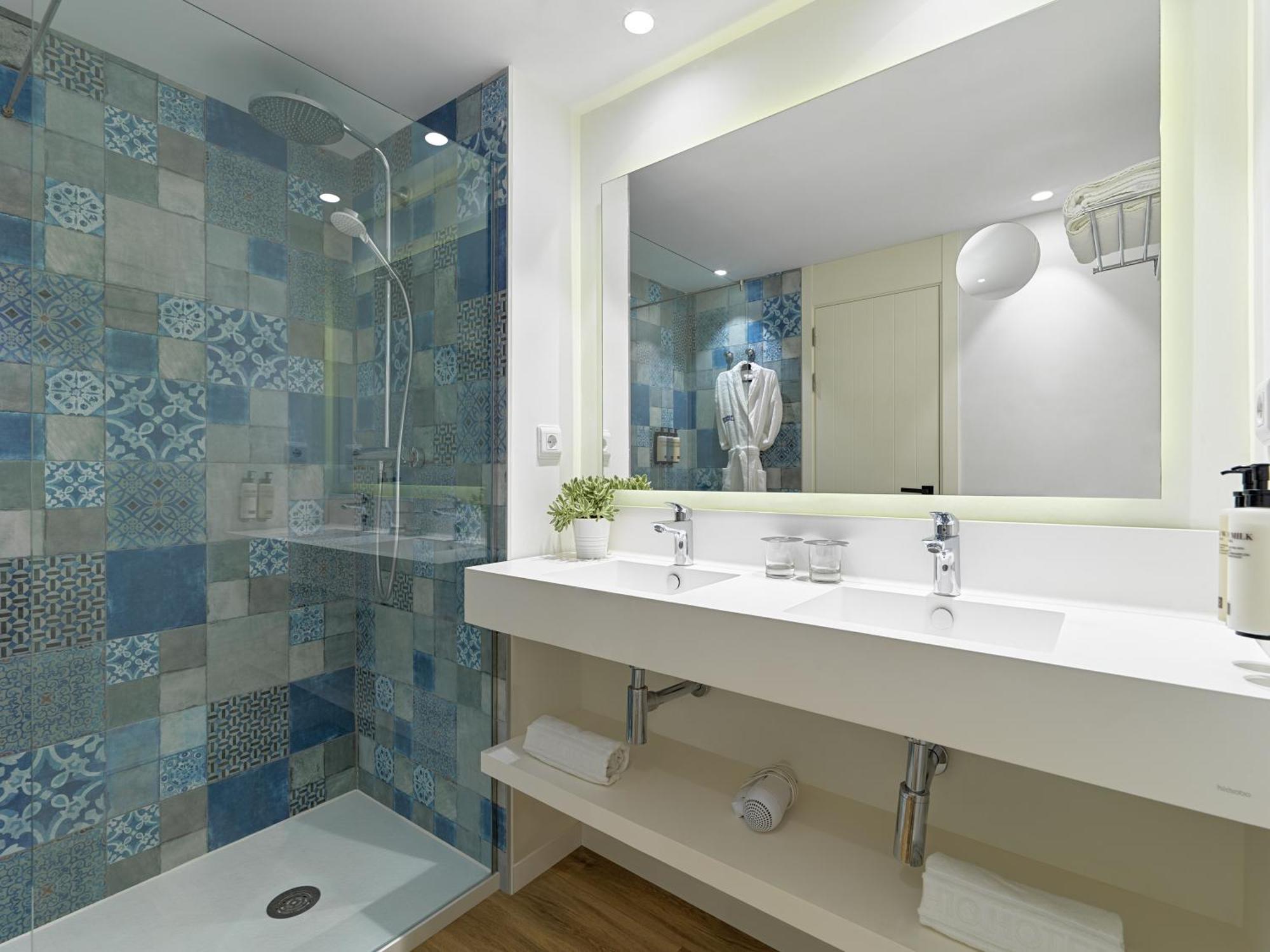 Chambre Double - Vue sur Piscine