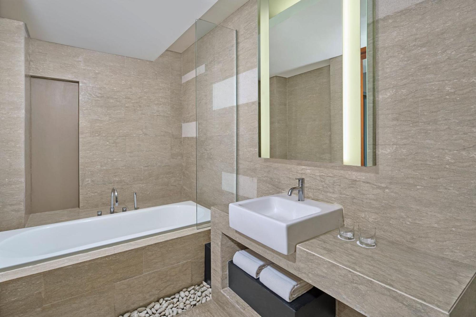 Premium Deluxe King Room Garden View