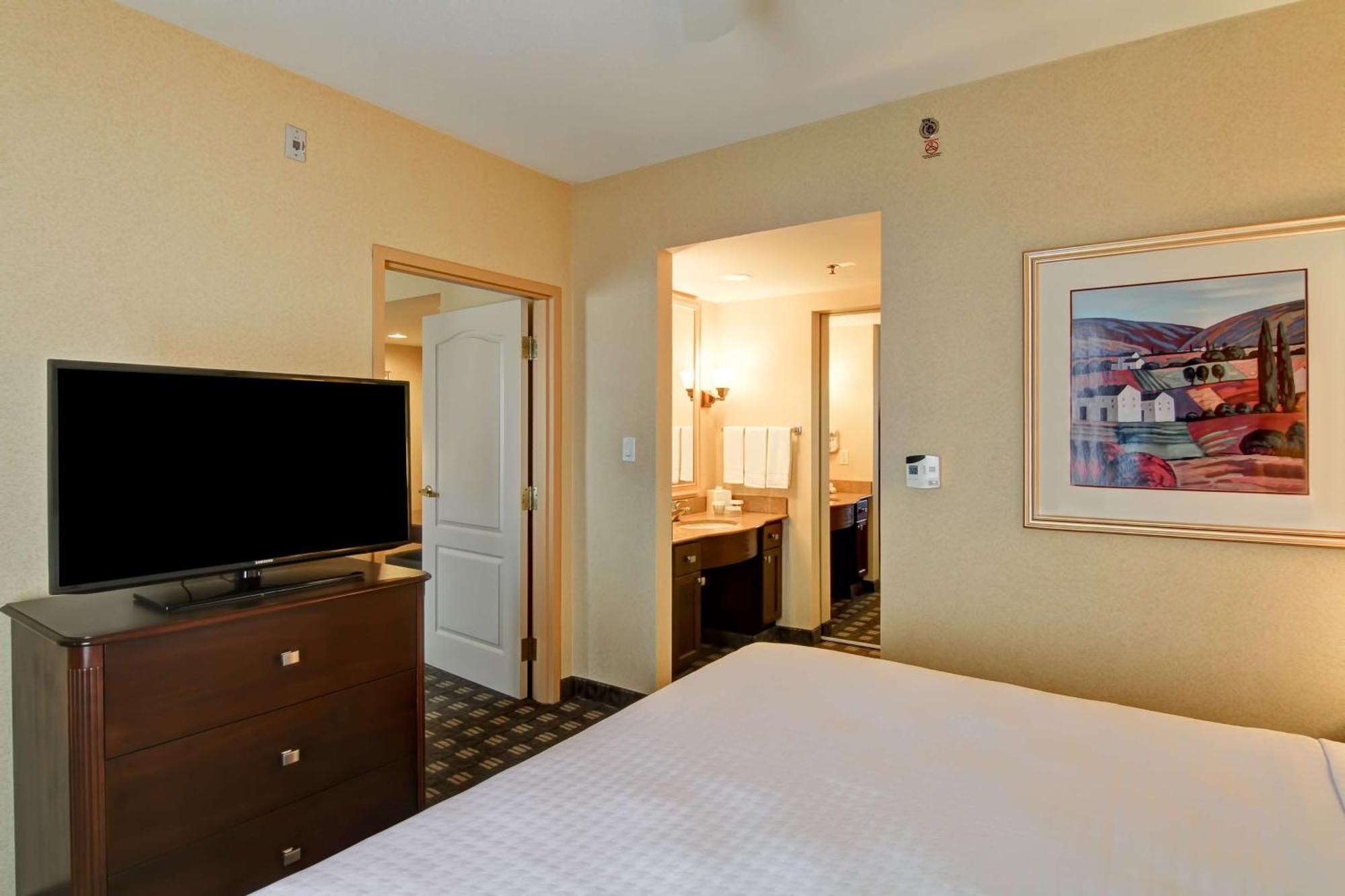 Two-Bedroom Suite Non-Smoking,1557830734:JPEG