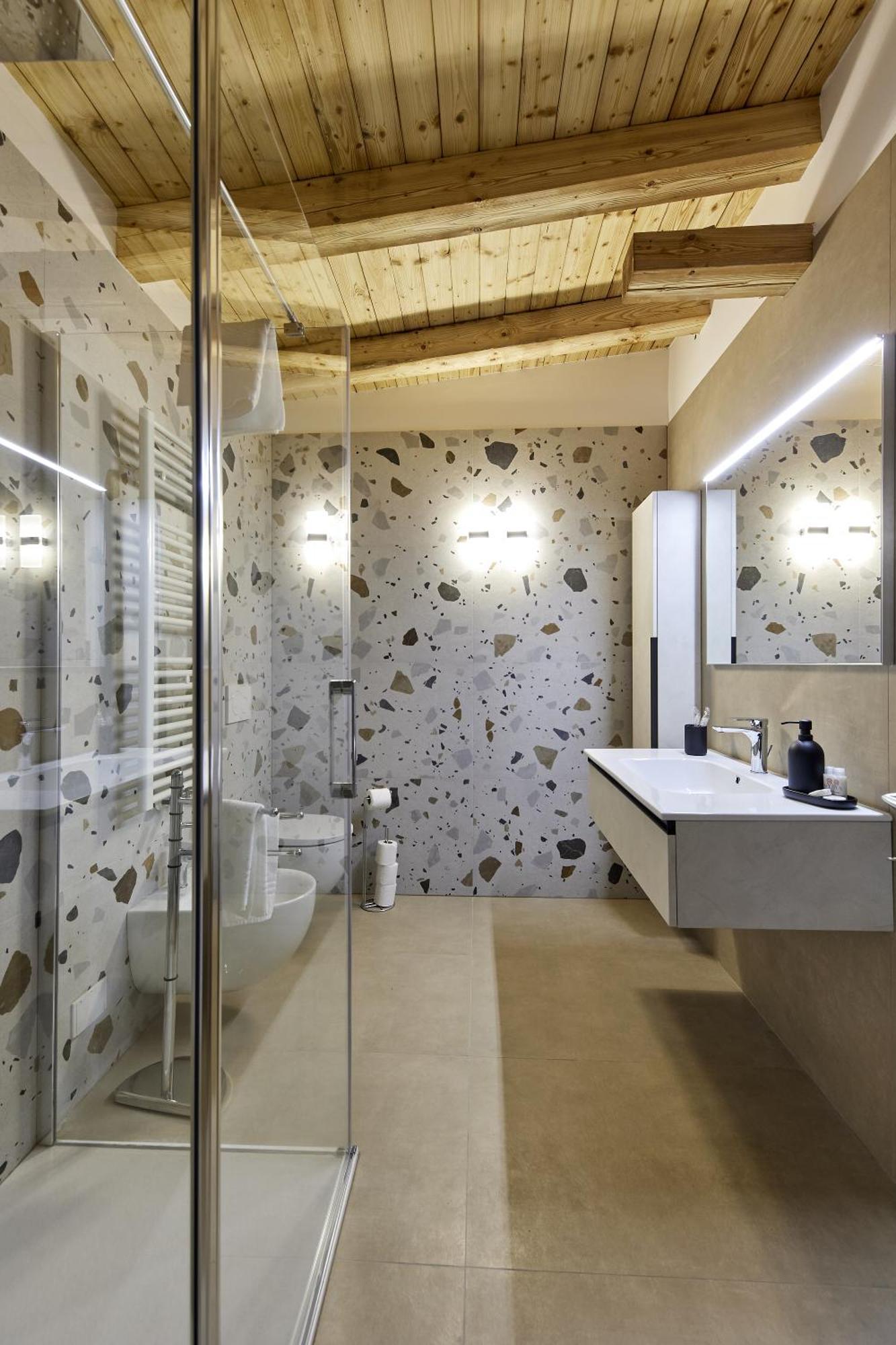 Comfort Triple Room Shower