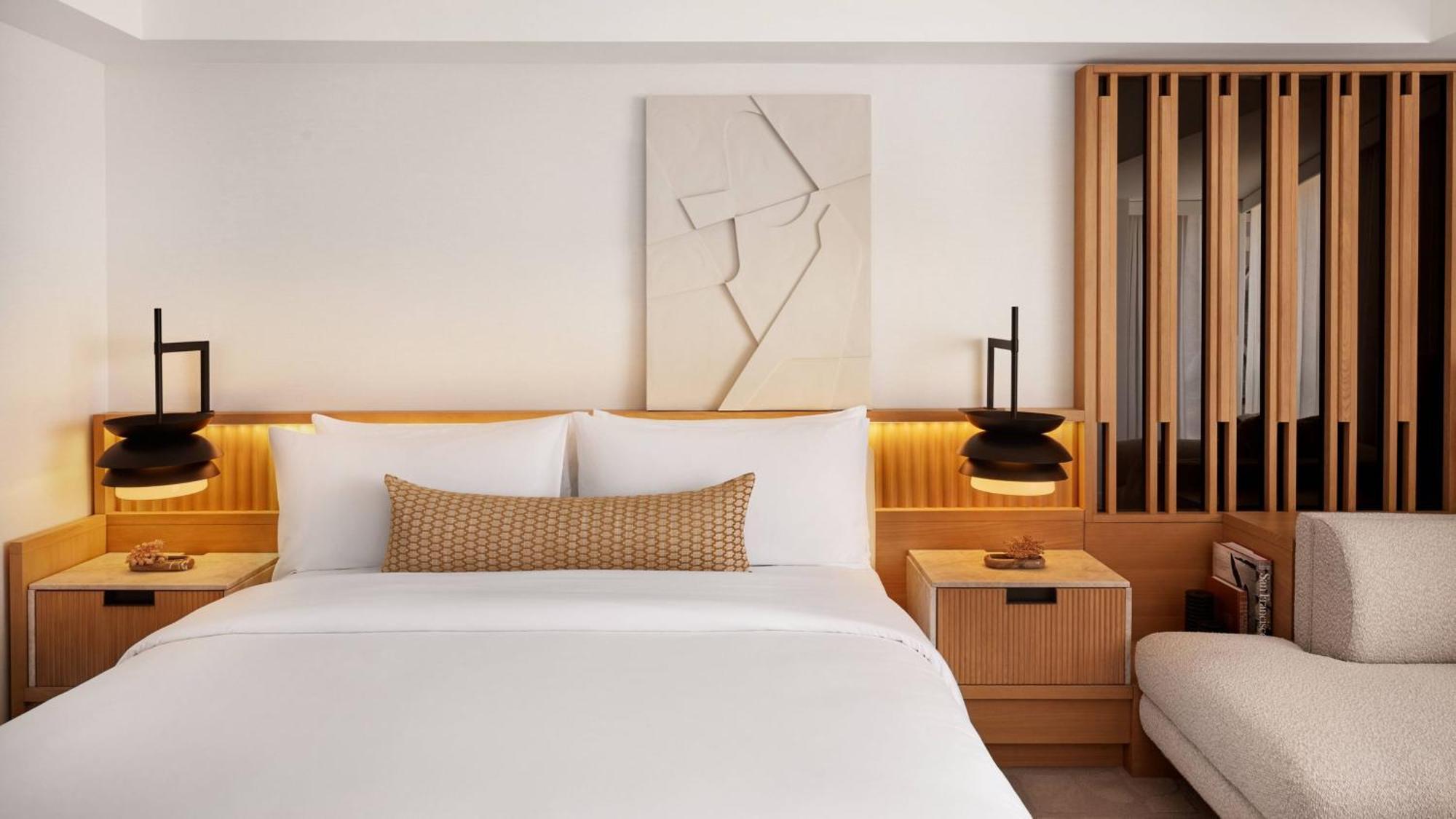 Luxury One-Bedroom Queen Suite,1643137981:JPEG