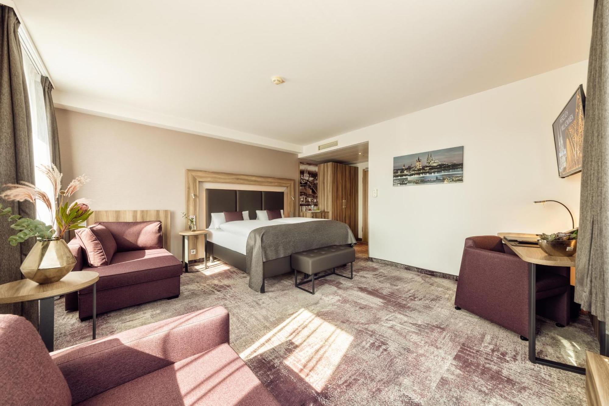 Junior Suite with Terrace and Cathedral View,1566912240:JPEG