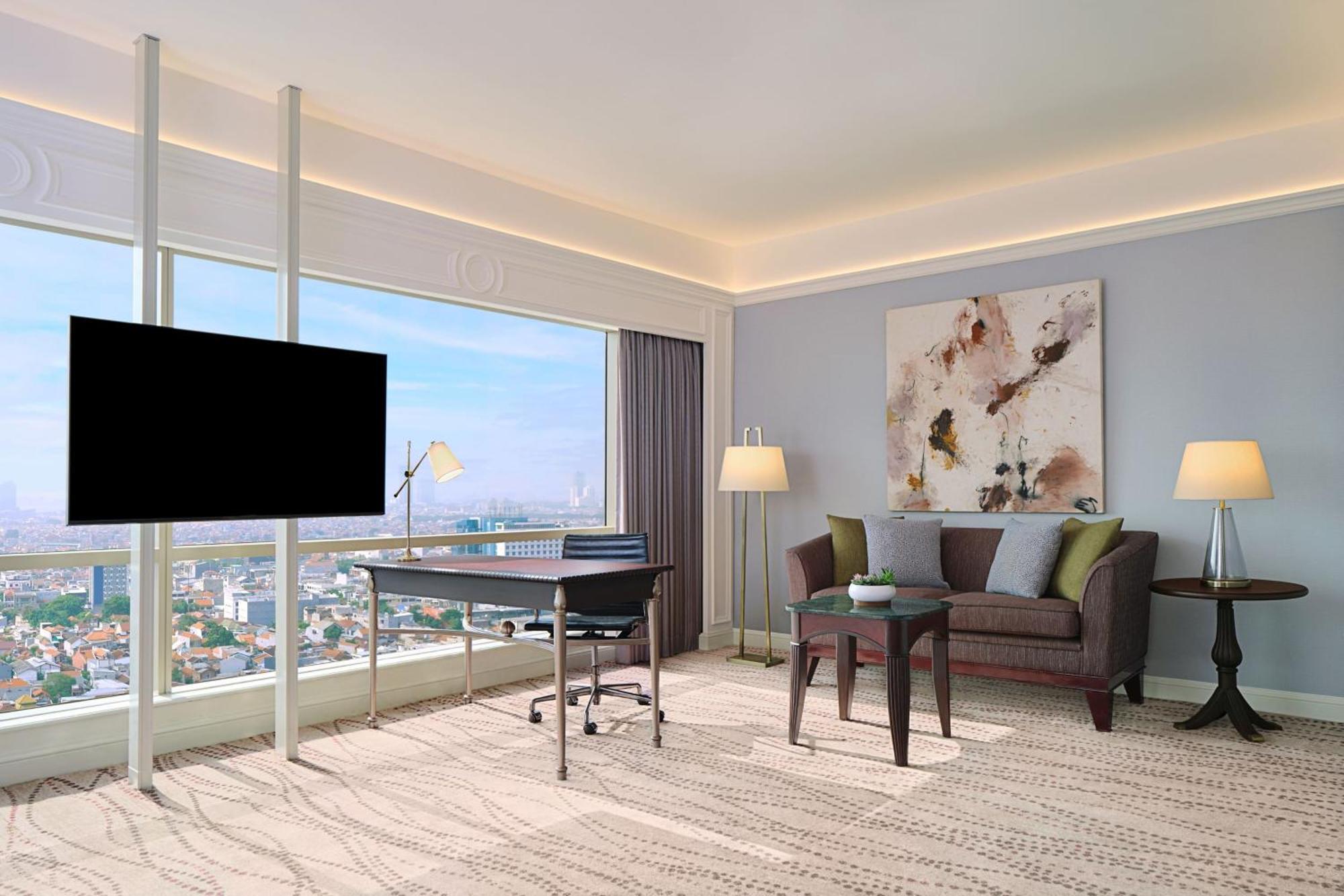 Junior King Suite Skyline View