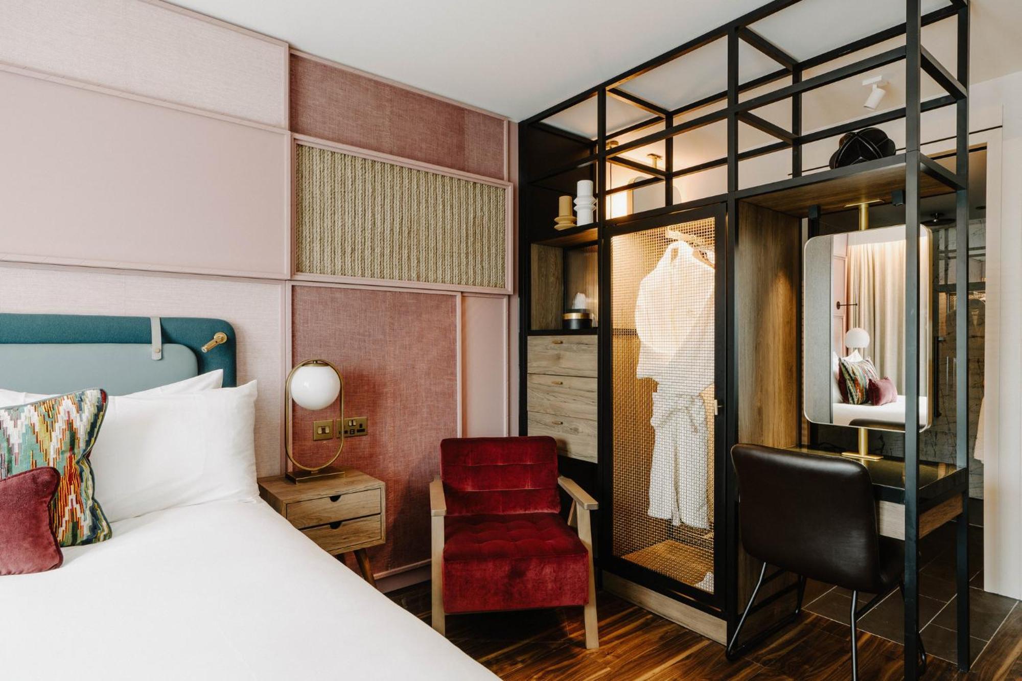 Deluxe Queen Room