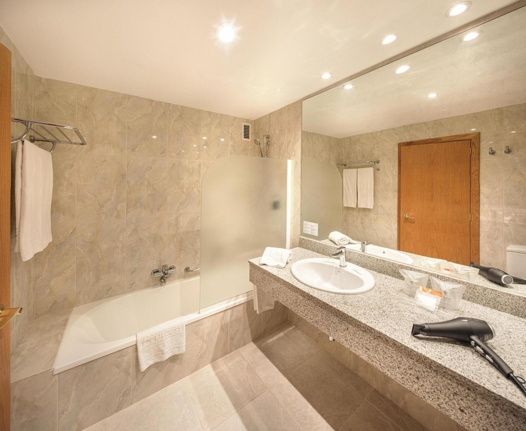 Chambre Familiale (2 Adultes et 2 Enfants)