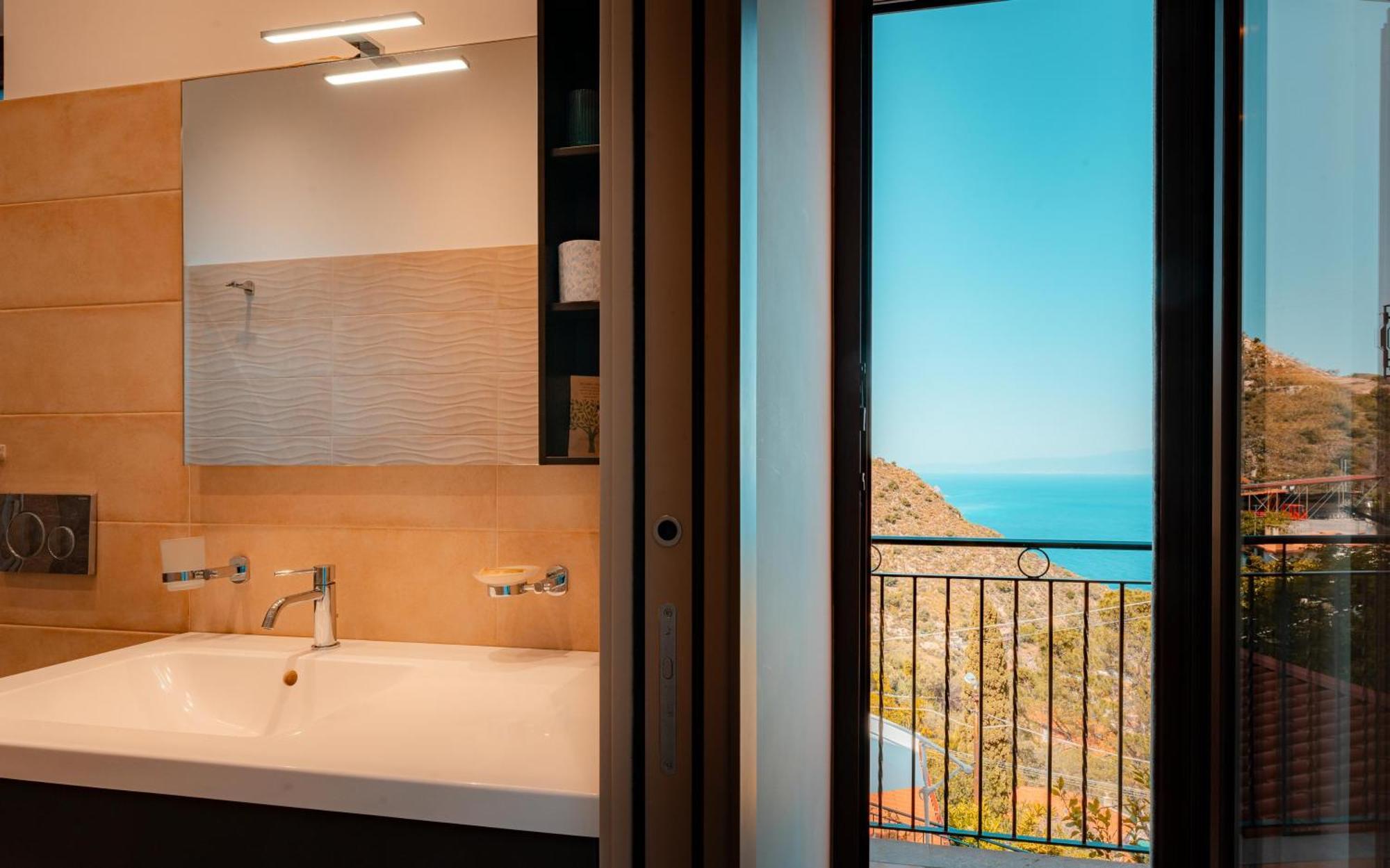 Deluxe Double Room Balcony Sea View