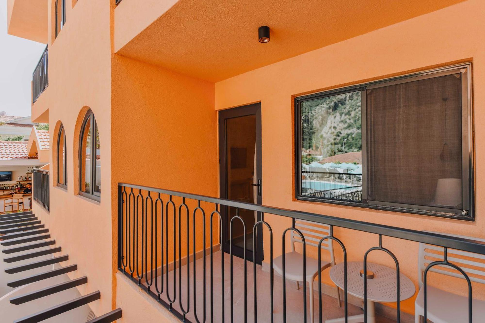Deluxe Double Room with Pool View,1586118577:JPEG