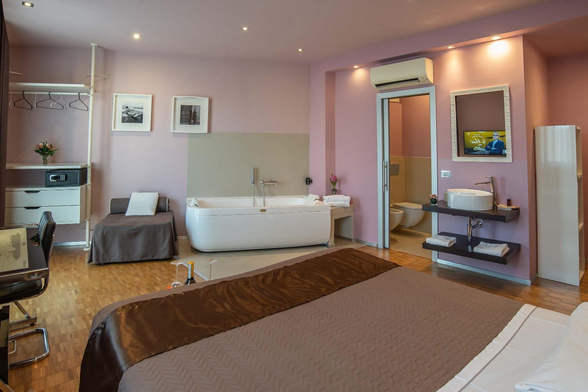 Deluxe Double or Twin Room Spa Bath