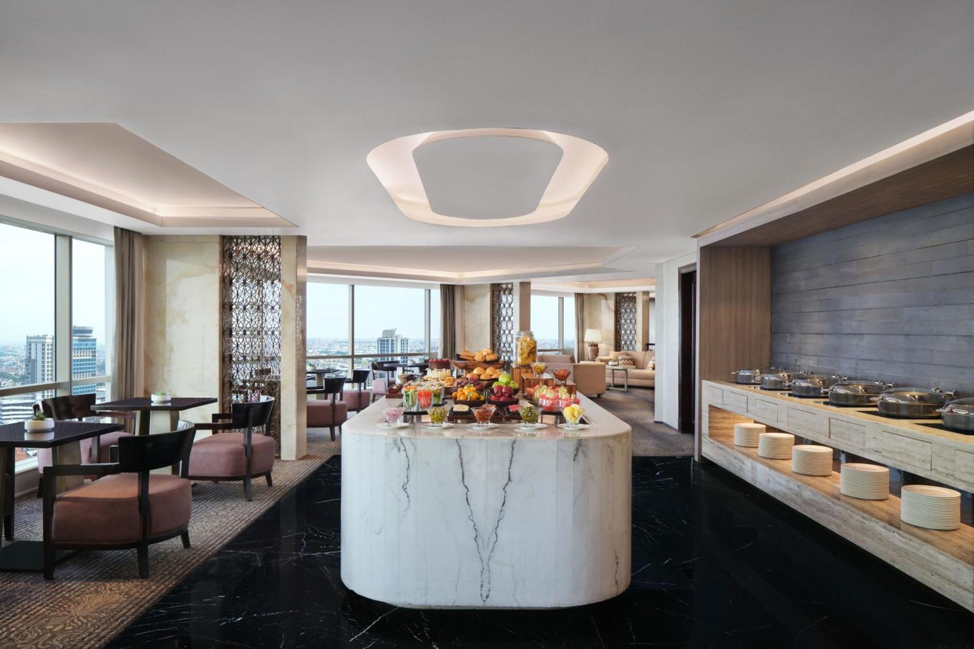 King Room Skyline View Executive Lounge Access