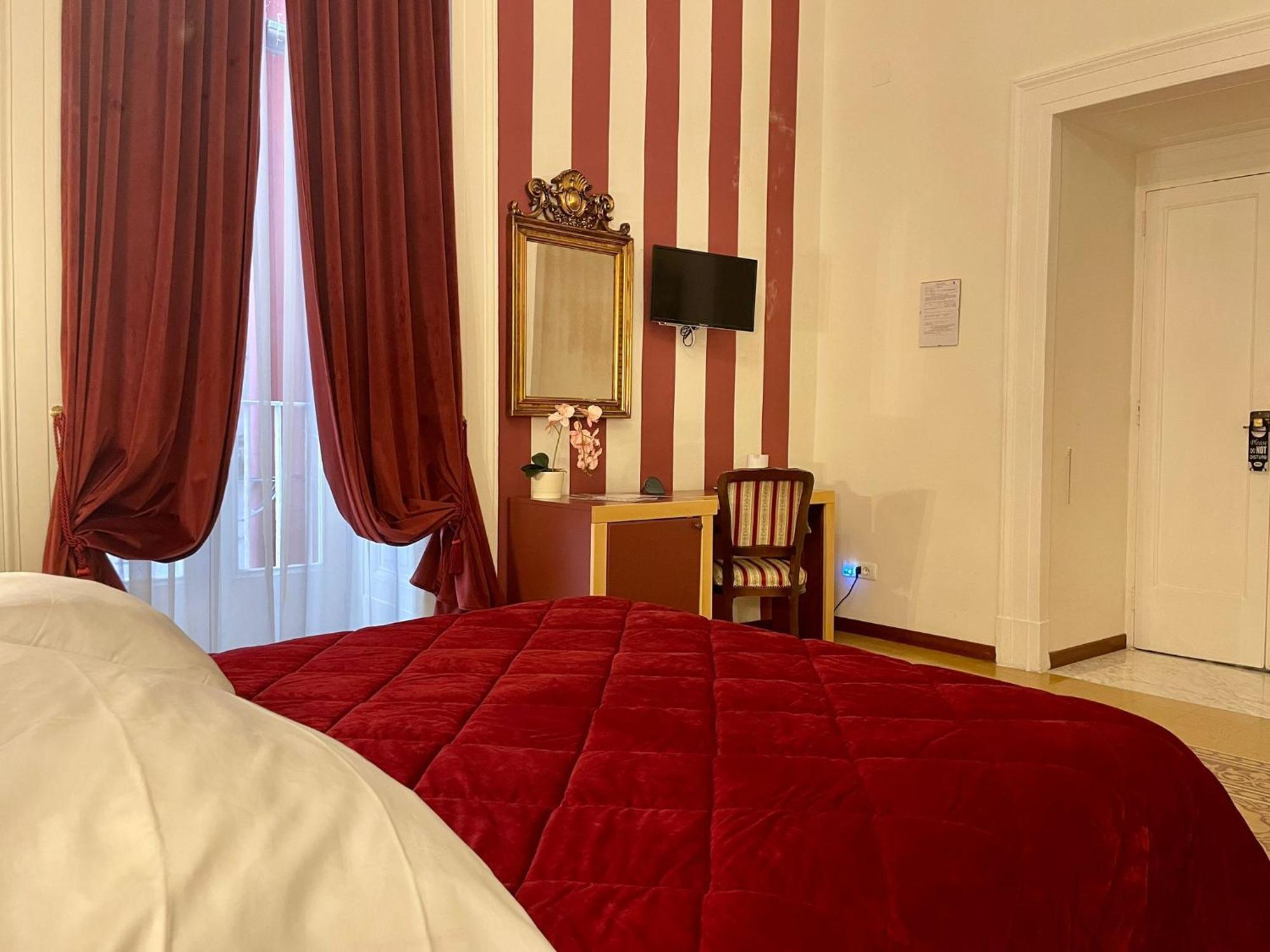 Deluxe Queen Room