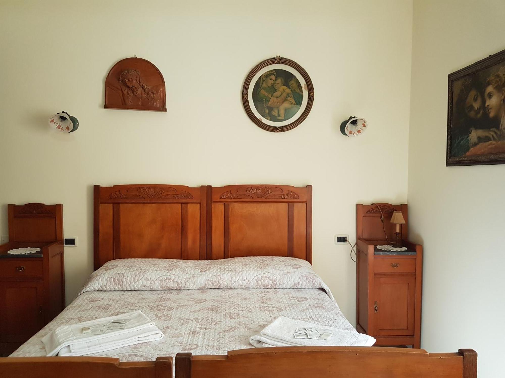 Double or Twin Room Private Bathroom