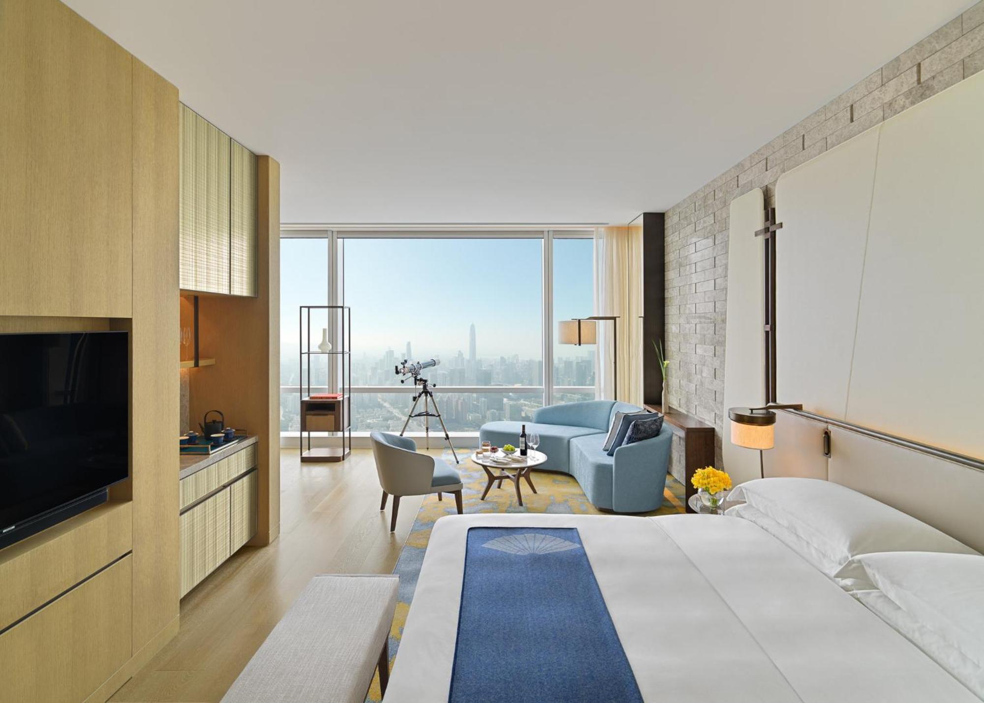 Club Skyline View King Room