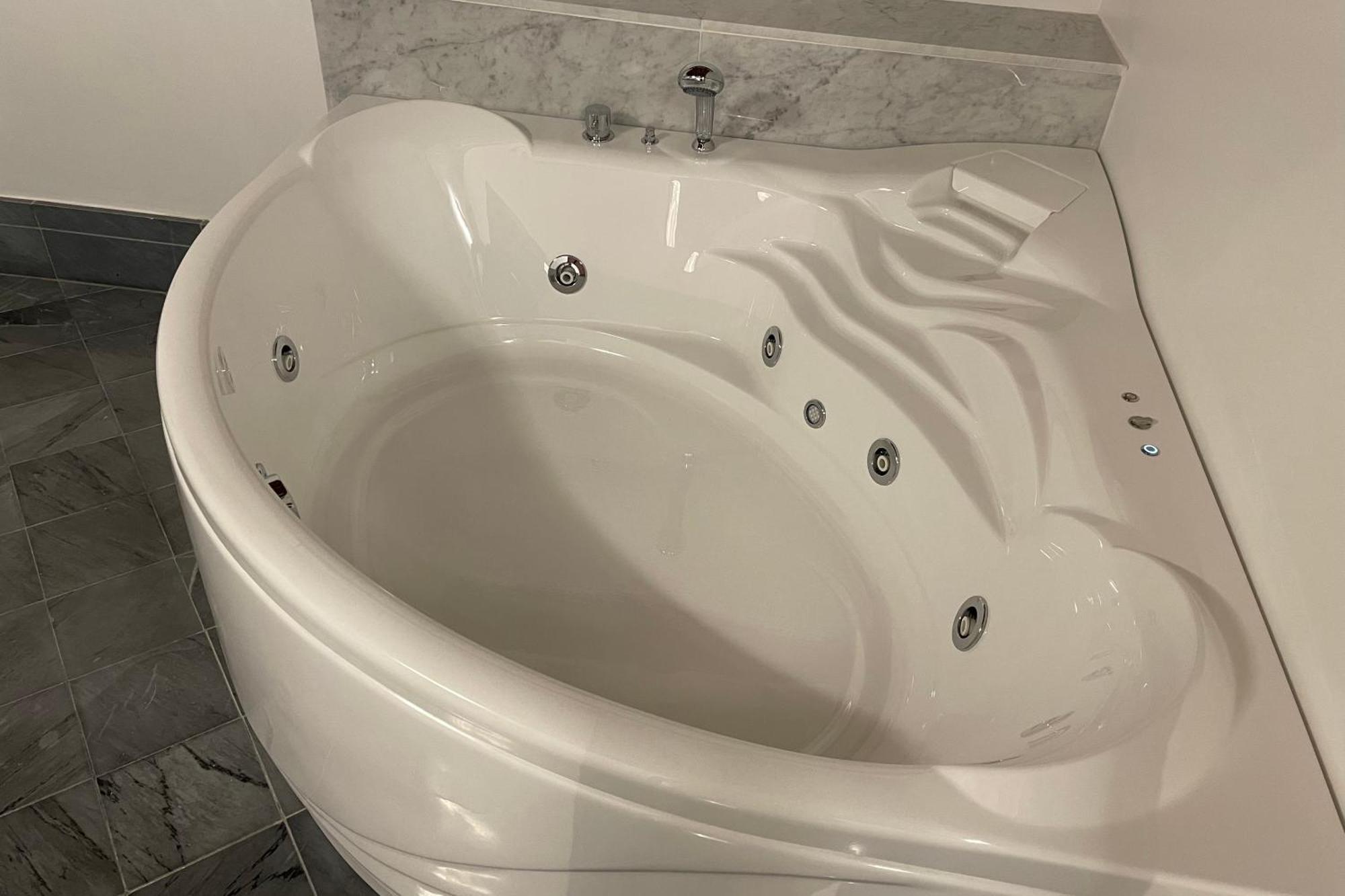 Suite Hot Tub