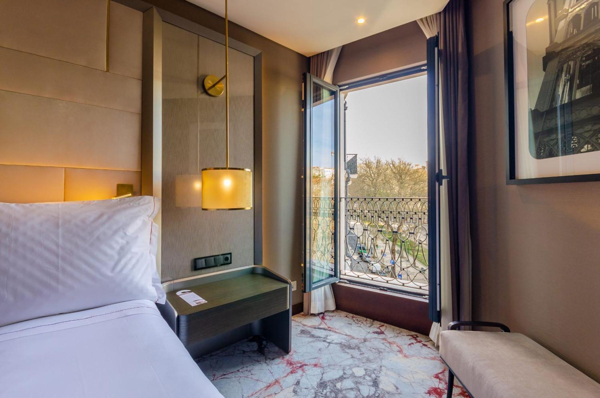 Superior Twin Room Avenue View